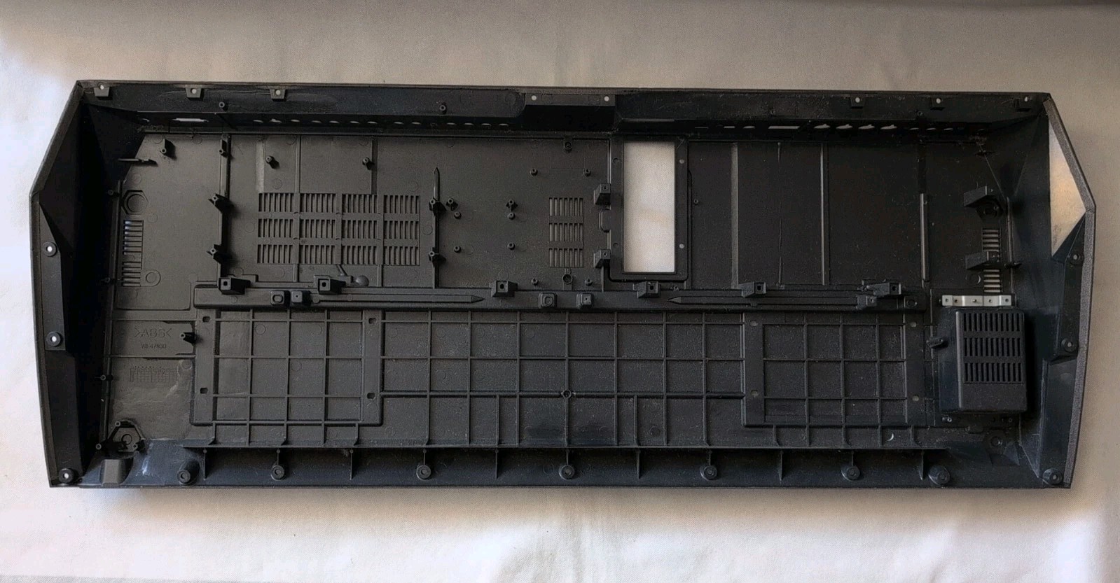 Yamaha Tyros 2 Arranger Keyboard Part - Front & Bottom Housing Covers