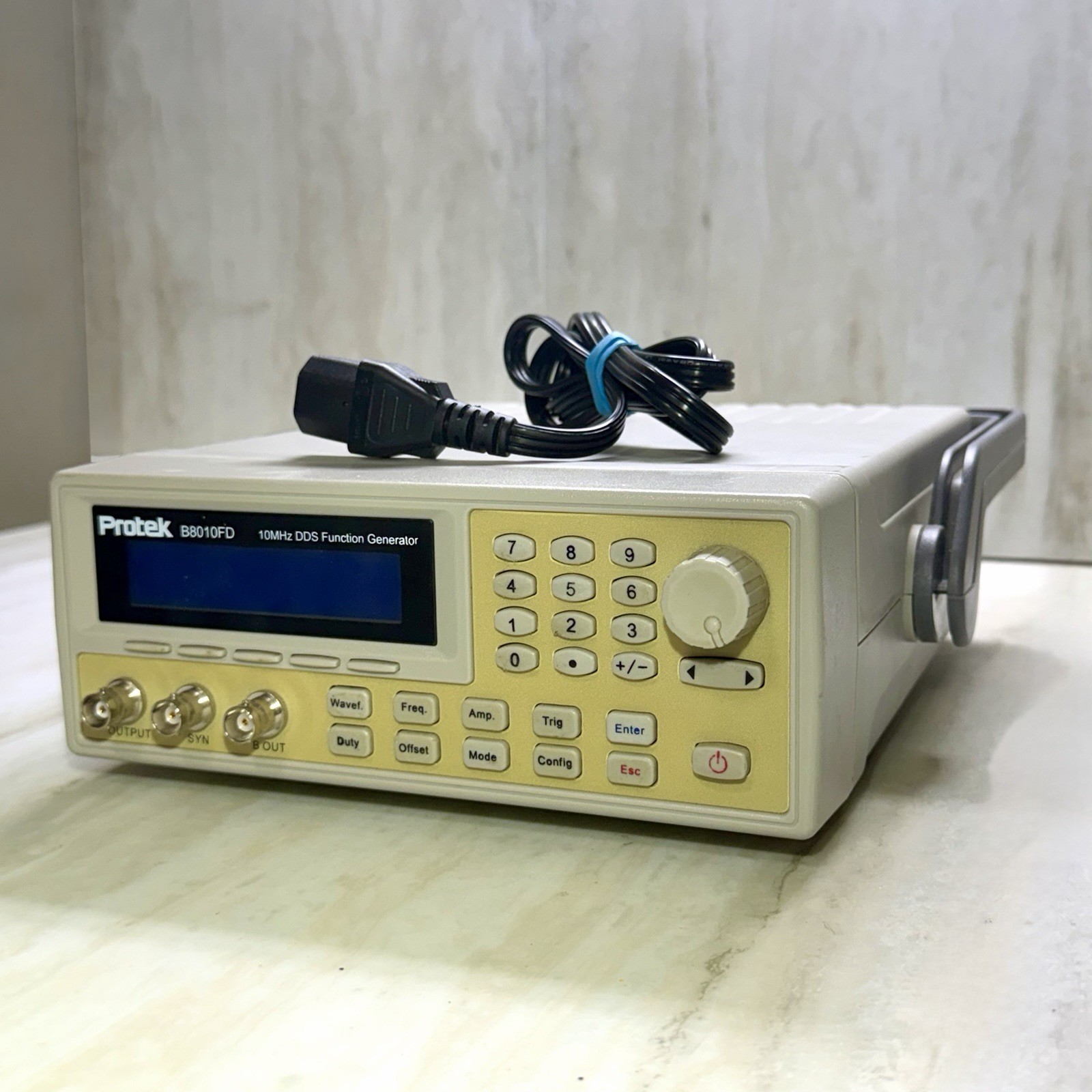 Protek B8010FD 10MHz DDS Function Generator Benchtop Signal Source TESTED