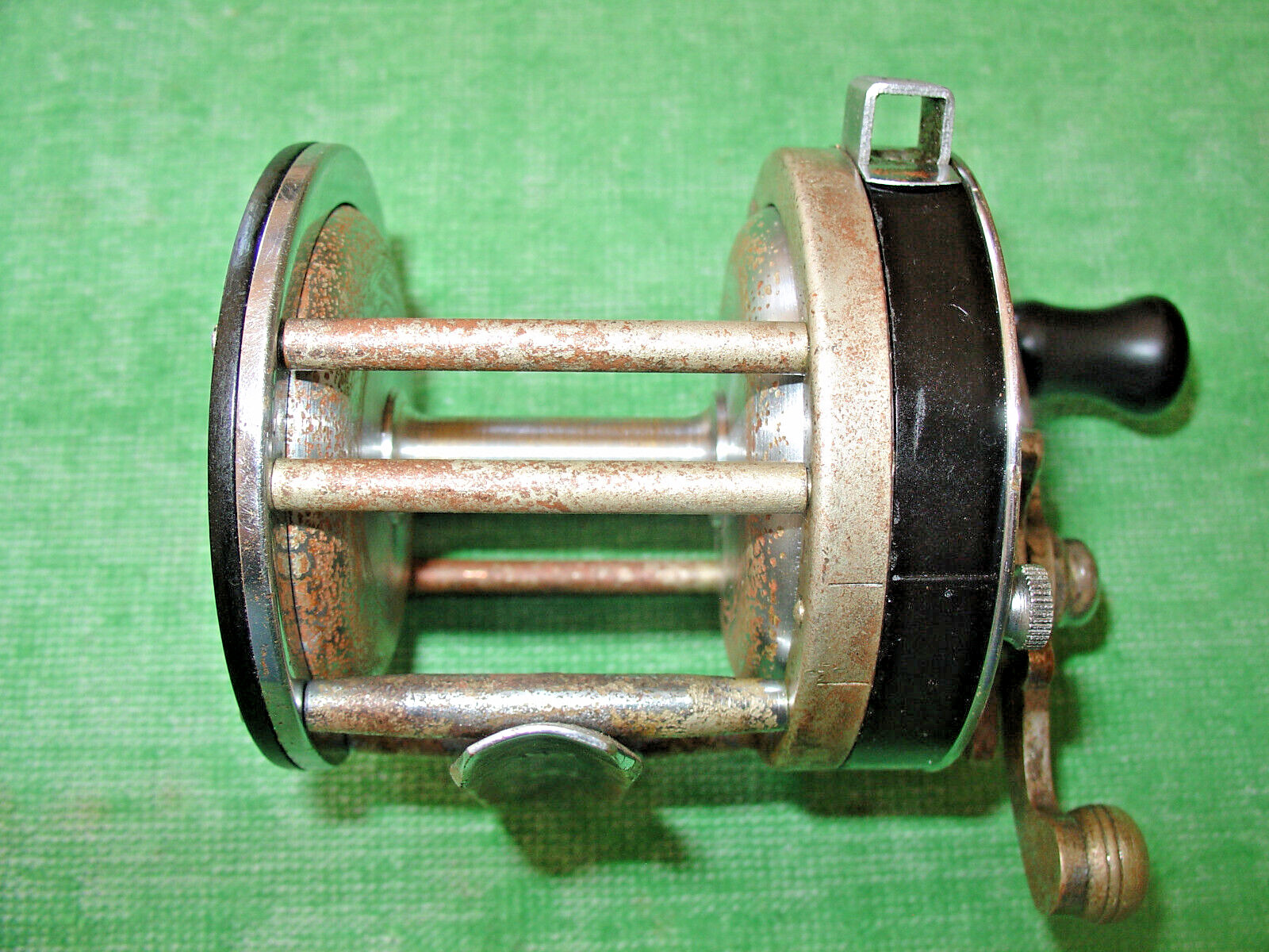 VINTAGE PFLUEGER CAPITAL No.1985 BAITCASTER FISHING REEL MADE IN USA