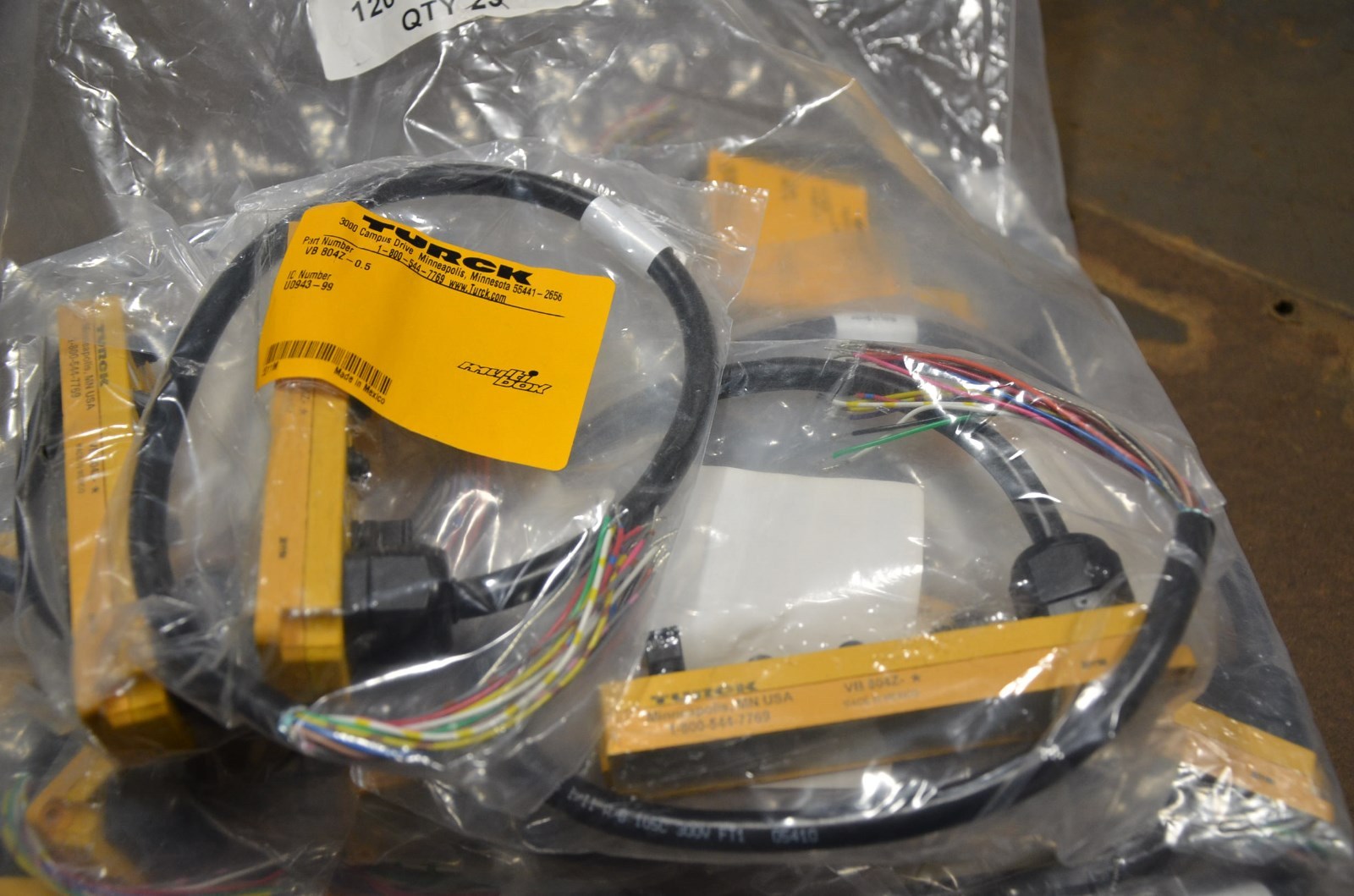 TURCK VB 804Z-0.5 Multibox 6 Port Junction Box .5 Meter U0943-99 NEW OPEN BOX