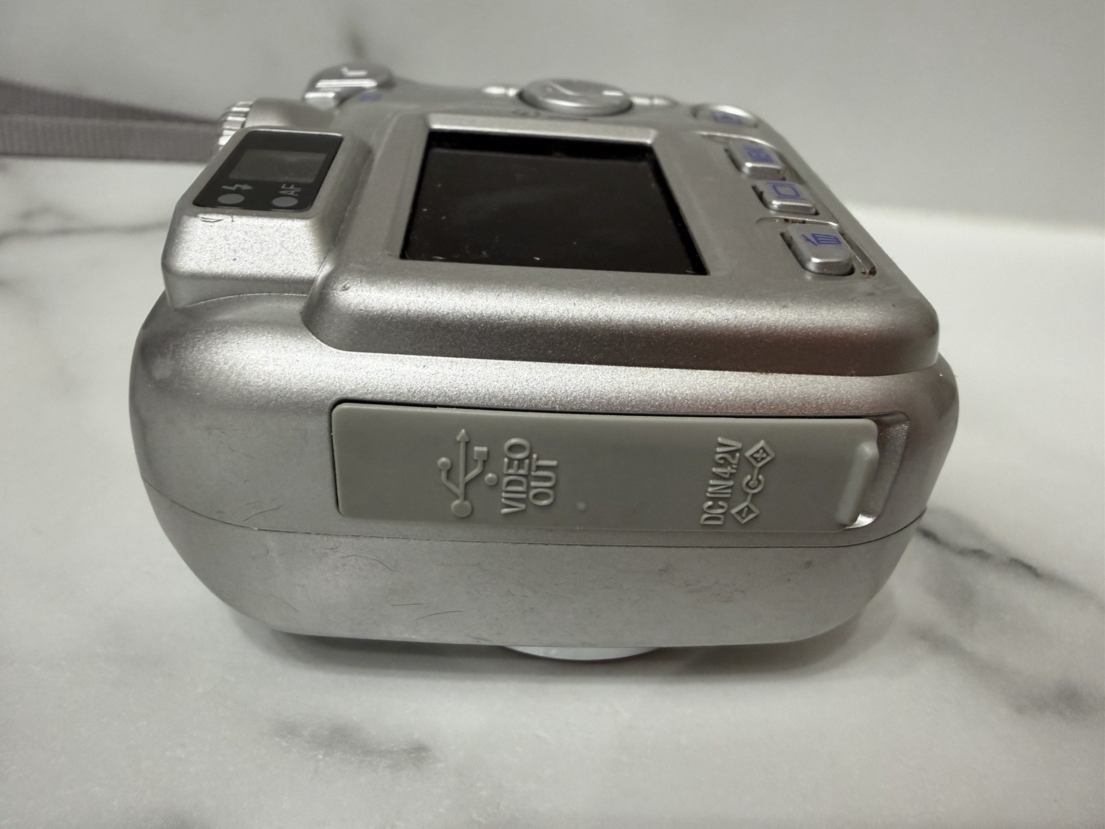 Nikon Coolpix E3100 Compact Digital Point & Shoot Camera 3.2MP 3X Zoom Untested