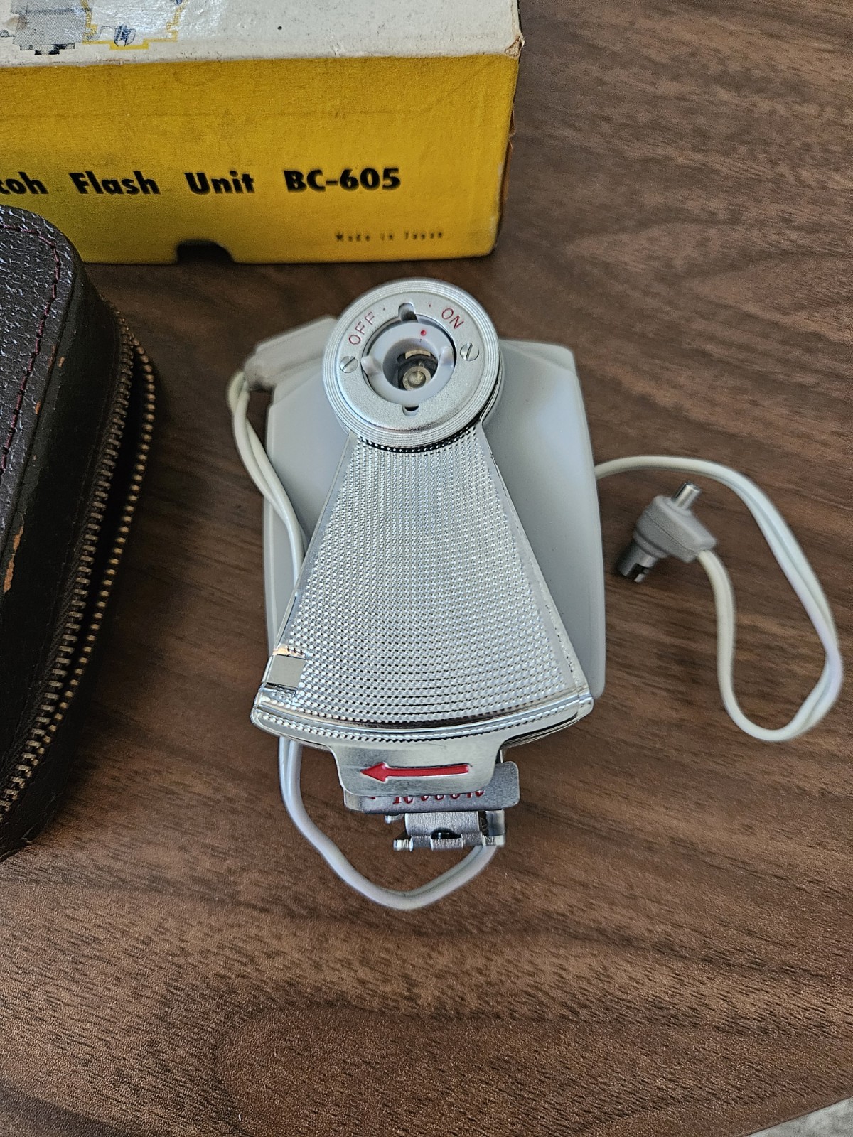 VINTAGE RICOH FLASH UNIT BC-605 WITH ORIGINAL BOX & CASE