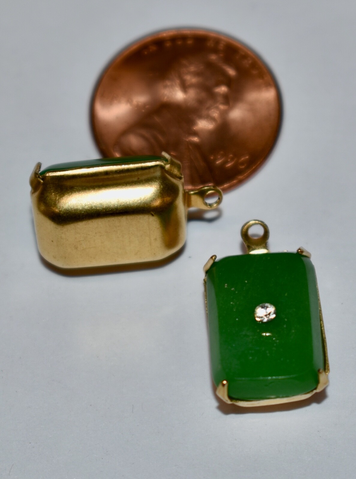 VINTAGE JADE GREEN GLASS made with SWAROVSKI RHINEST * BRASS PENDANT * 14x10mm