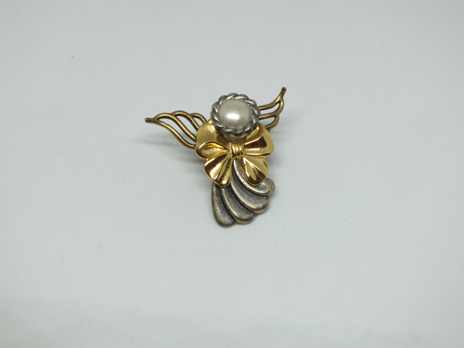 Beautiful Brooch Pin Gold Silver Tone White Cabochon Angel 1 1/4x1 1/4" Handmade