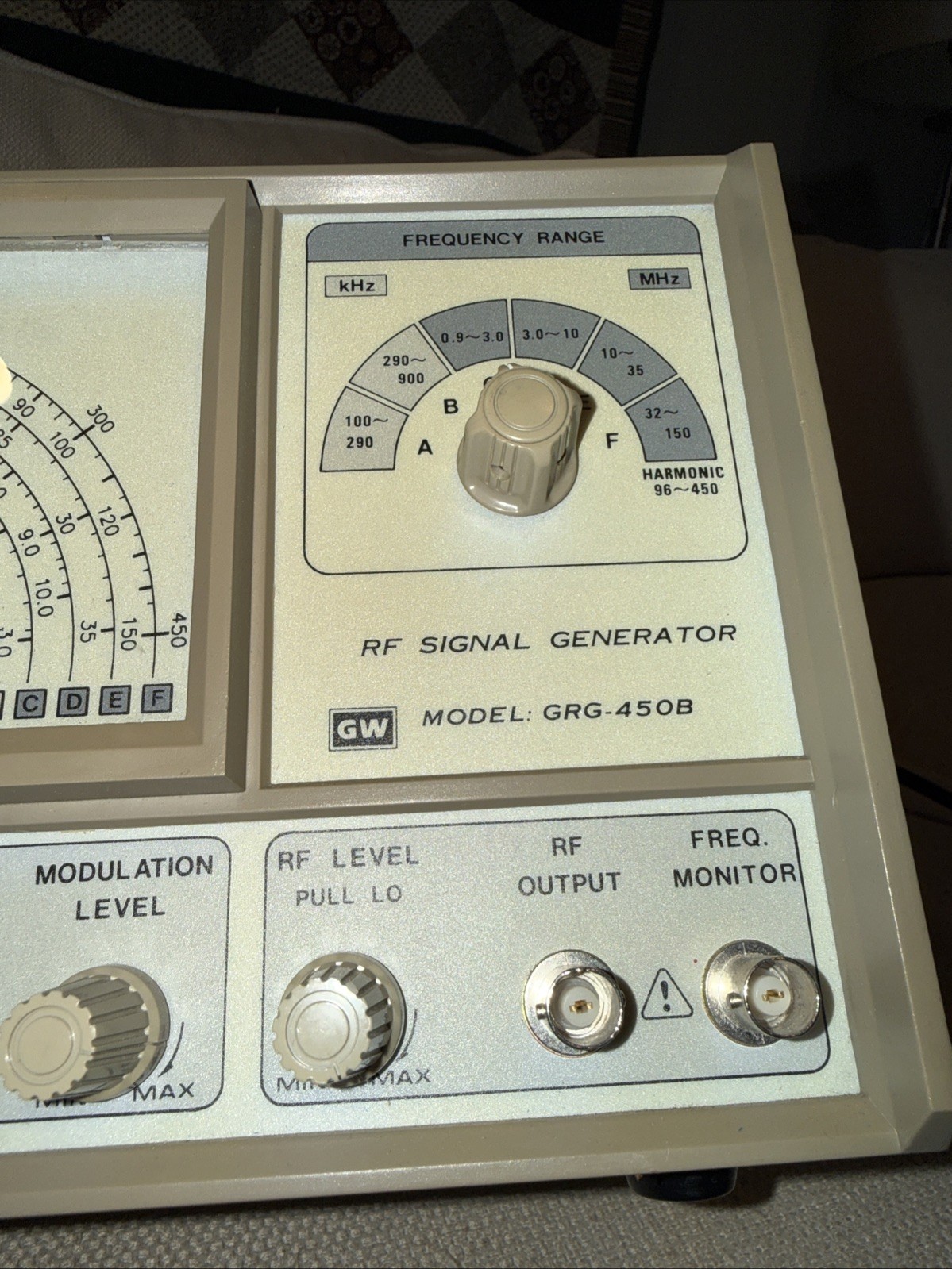 GW Goodwill Instruments - GRG-450B RF Signal Generator Good Working Condition