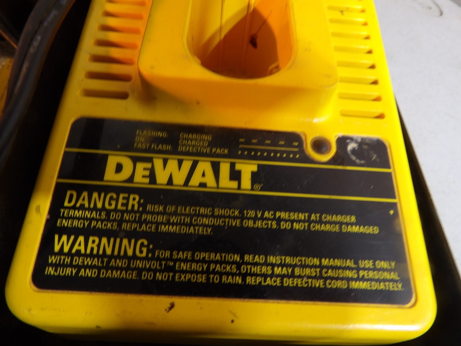 12 Volt Dewalt Drill Kit ( will not charge ) parts
