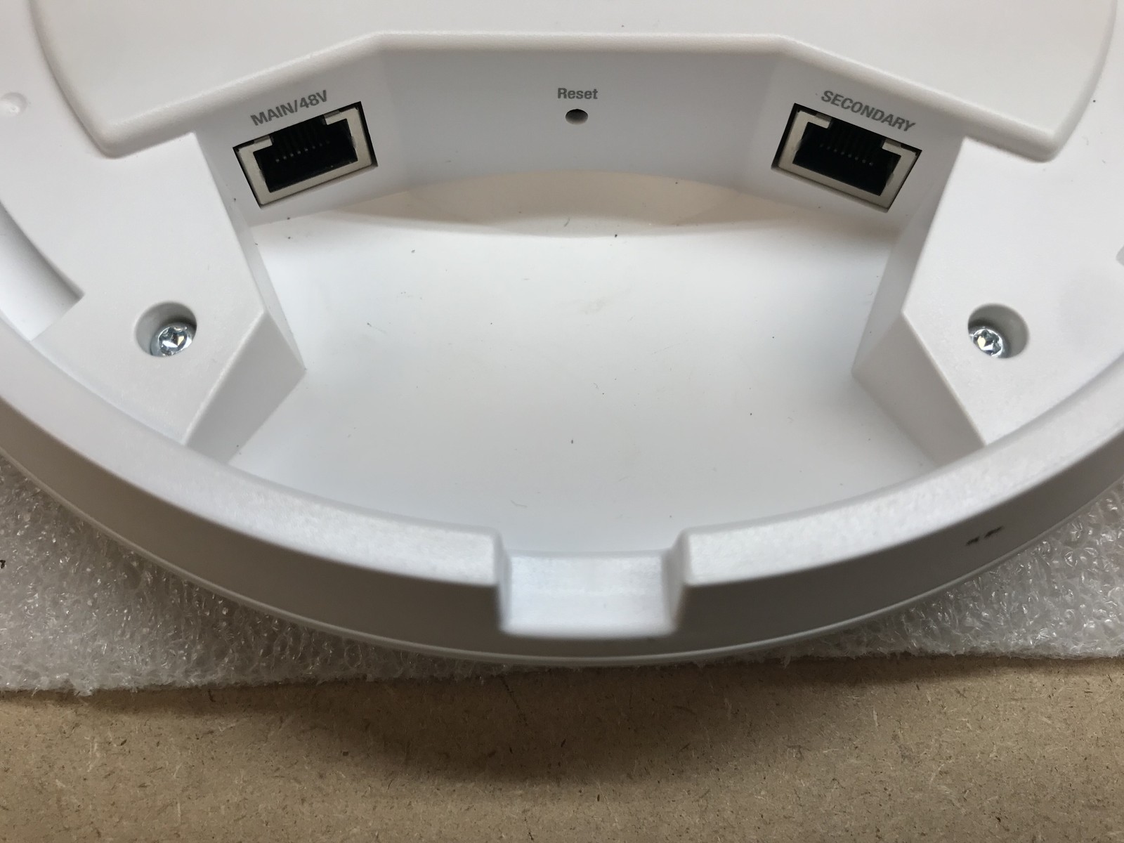 Ubiquiti AP Pro White Access Point - Mounting Bracket Included