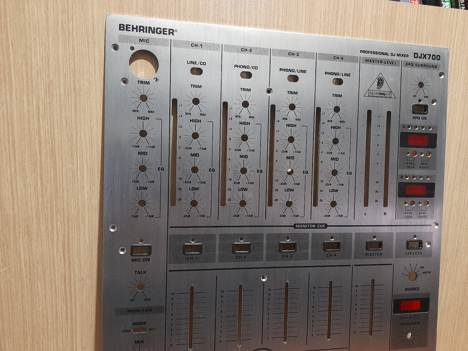 Behringer DJX700 faceplate 1