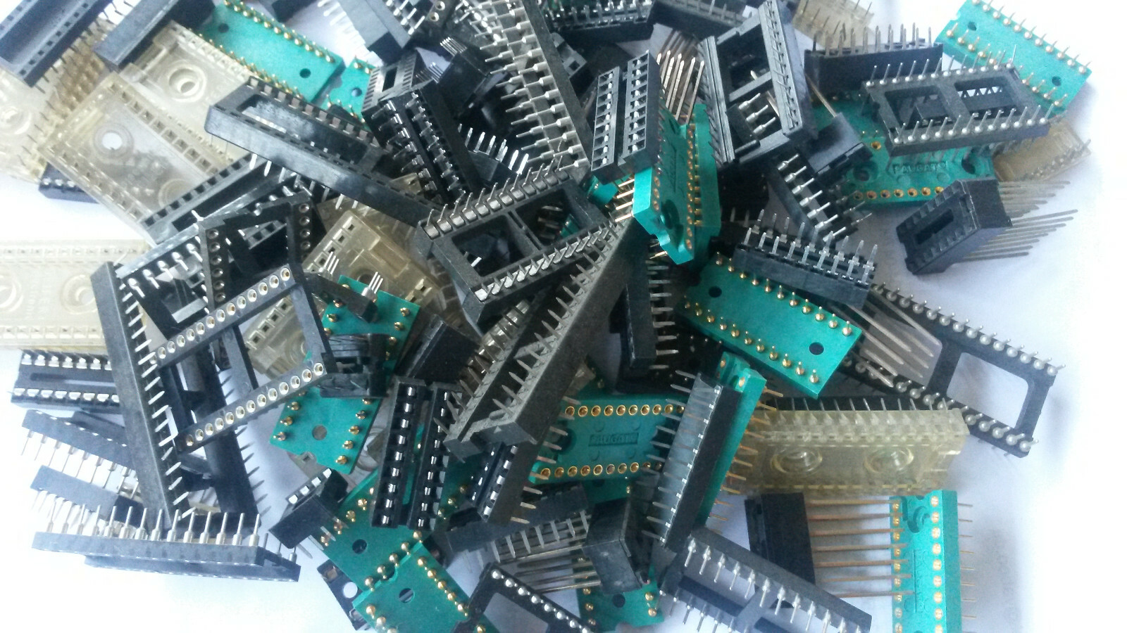 100x IC SOCKEL SORTIMENT 6-28 POL Komplett Set