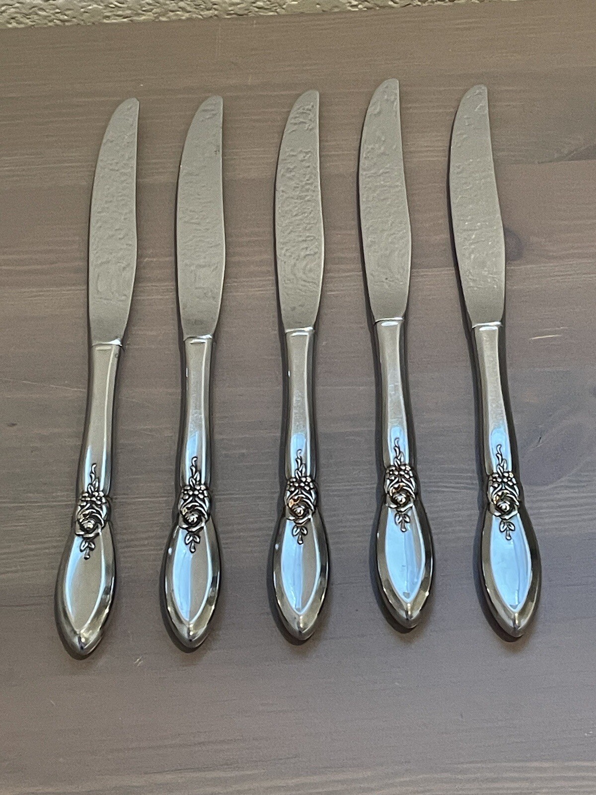 5 Oneida Community Stainless SPRING ROSE Dinner Knives 9”