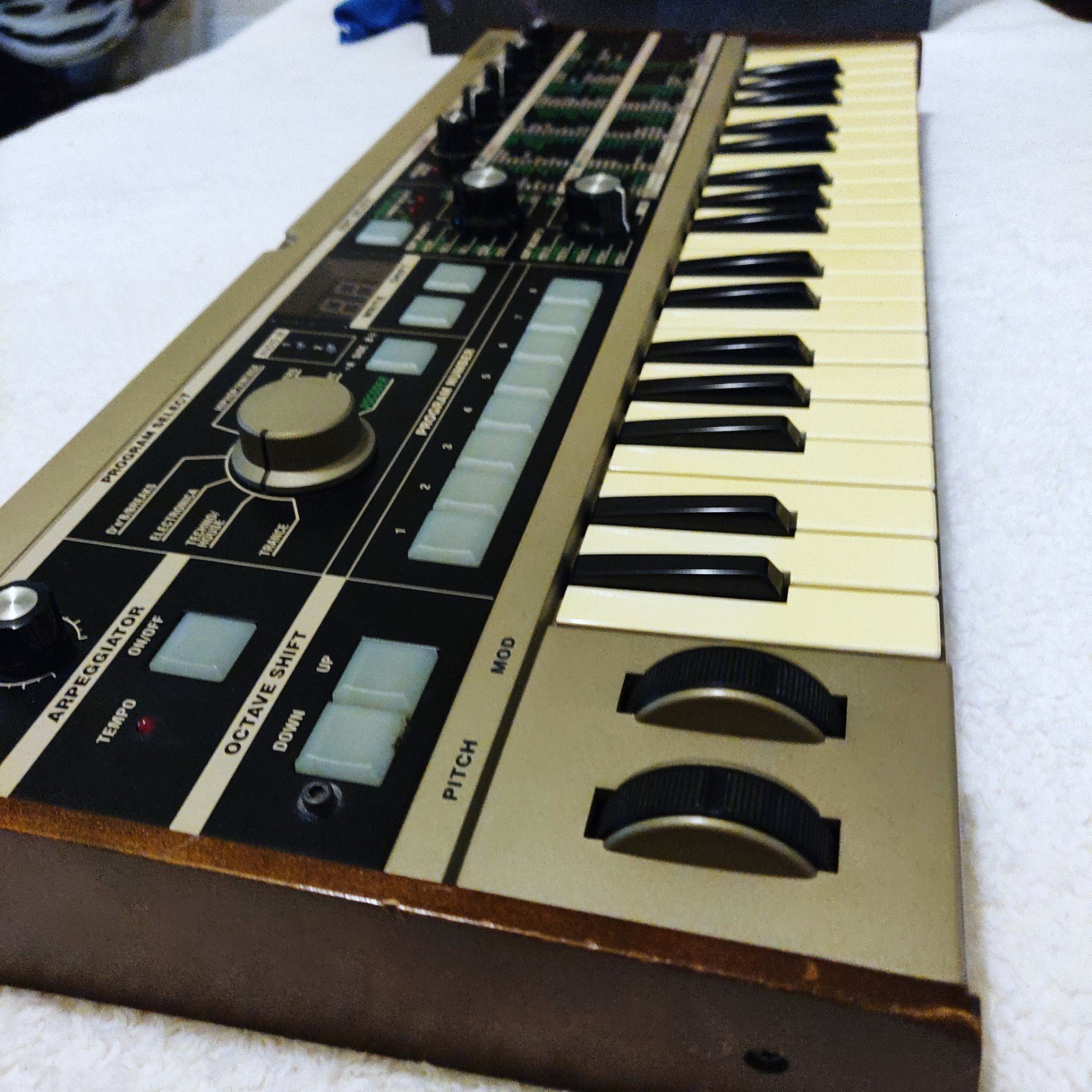 Korg microKORG 37-Key Analog Modeling Synthesizer Vocoder Arpeggiator