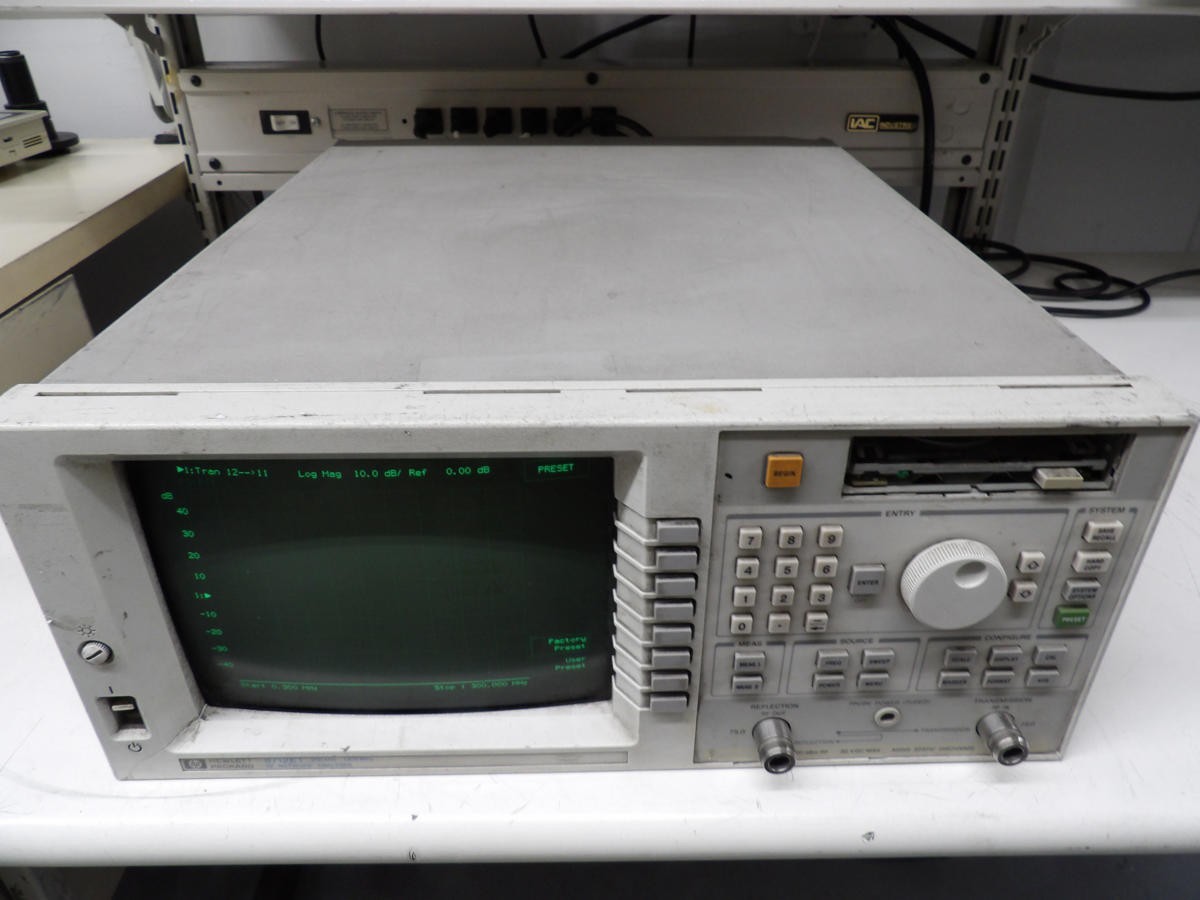 HP 8712ET RF NETWORK ANALYZER 300 KHZ-1300 MHZ OPTION 1E1, 1EC M3704