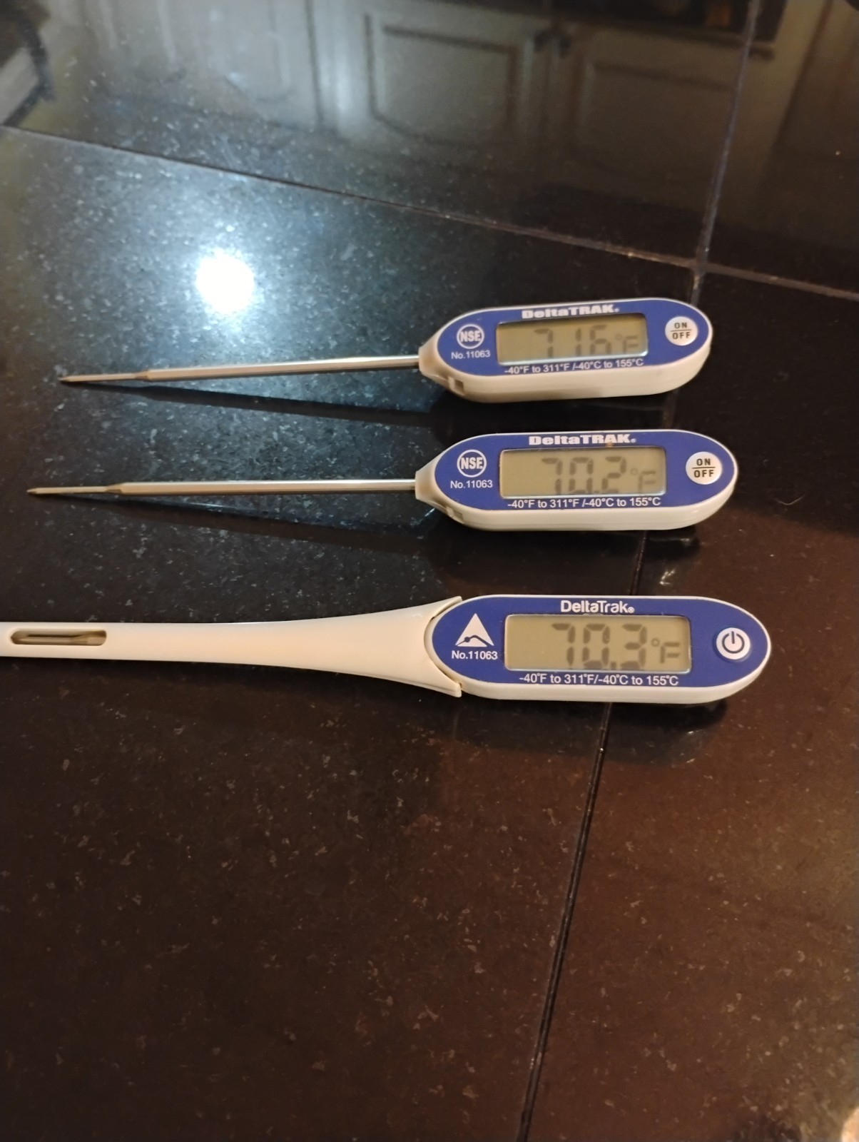 3 DeltaTrak 11063 Flash Check Jumbo Display Auto- Cal Thermometer!!