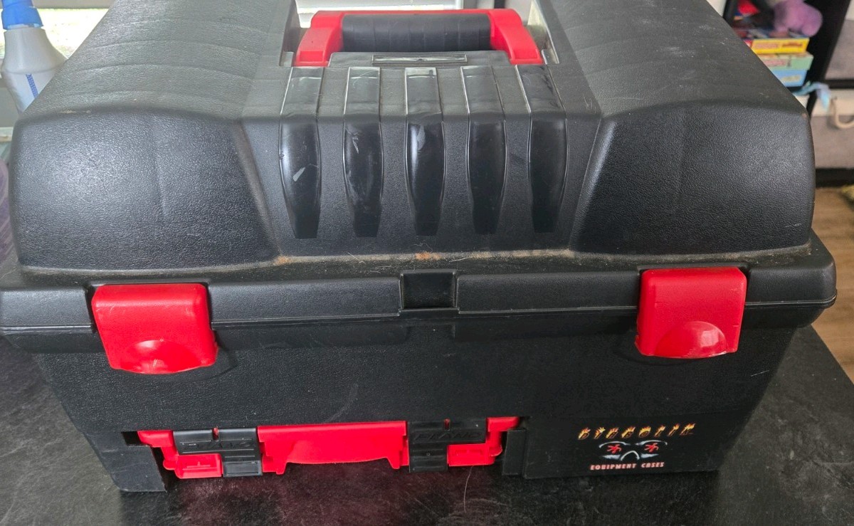 Diabolix Pano Paintball case with Co2 tanks and 2 Barrel plugs