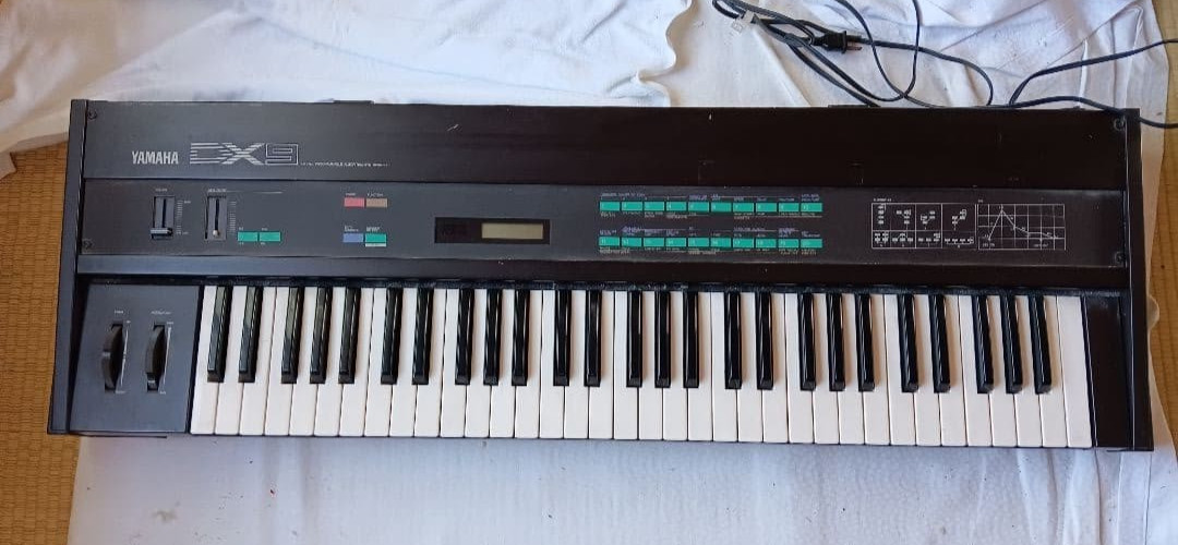 Yamaha DX9 FM Synthesizer 61-Key Keyboard LCD Display Memory Select Japan