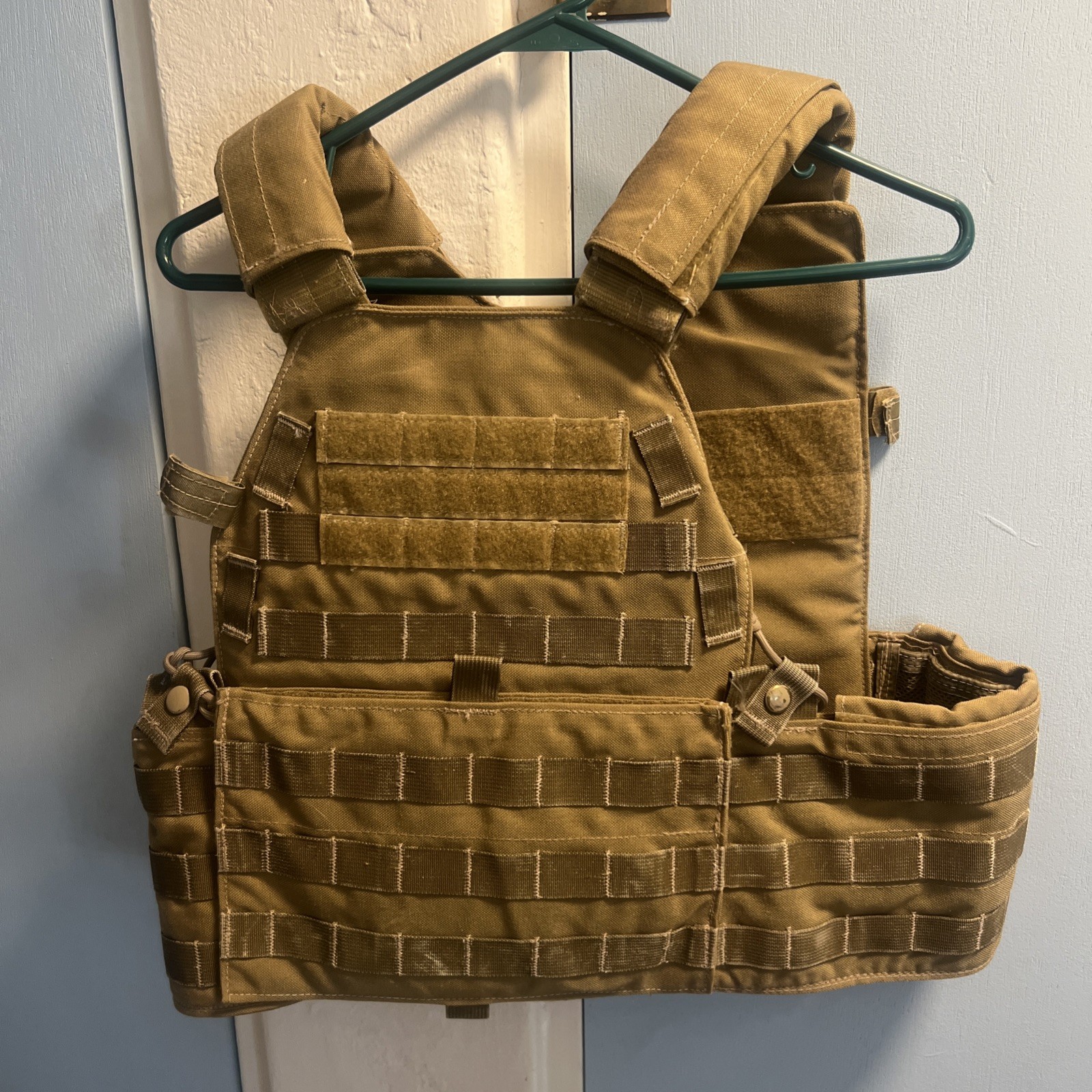 OLDGEN London Bridge Trading LBT-6094A Khaki Plate Carrier medium