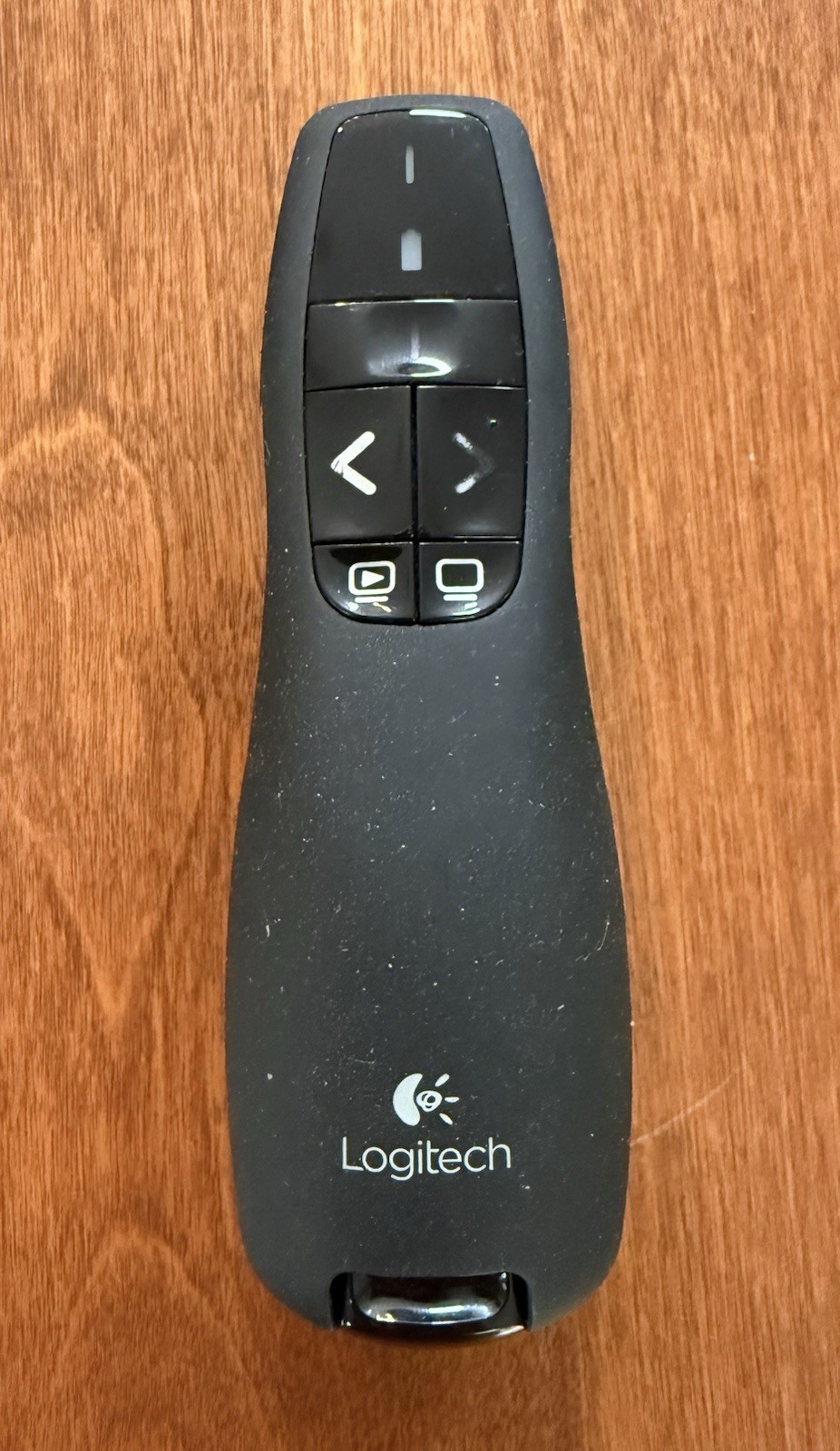 Logitech R400 Laser Presentation Remote - Black with Logitech Case
