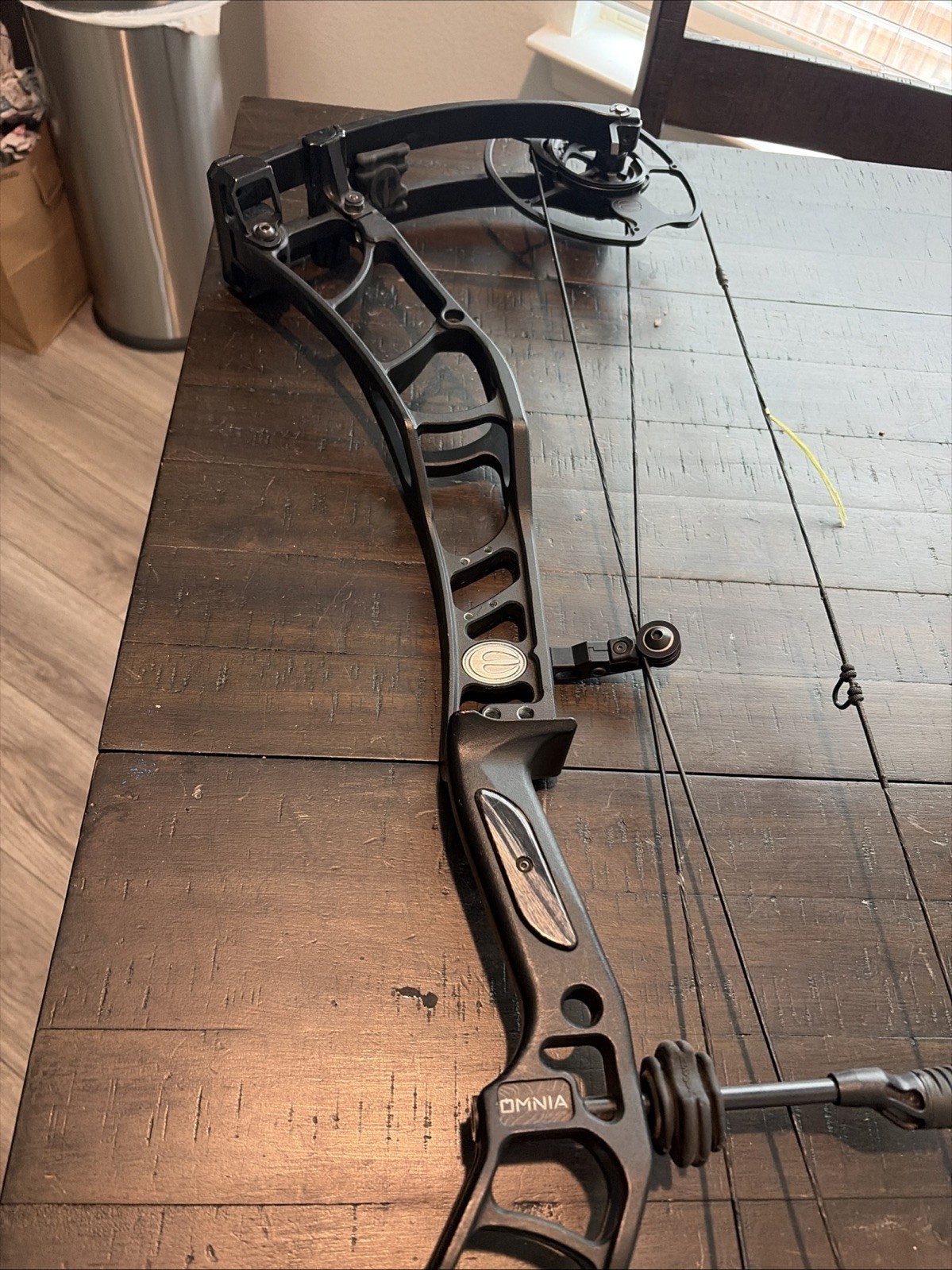 Elite Omnia Rh 70 Lb Compound Bow Black, New Winners Choice Strings.