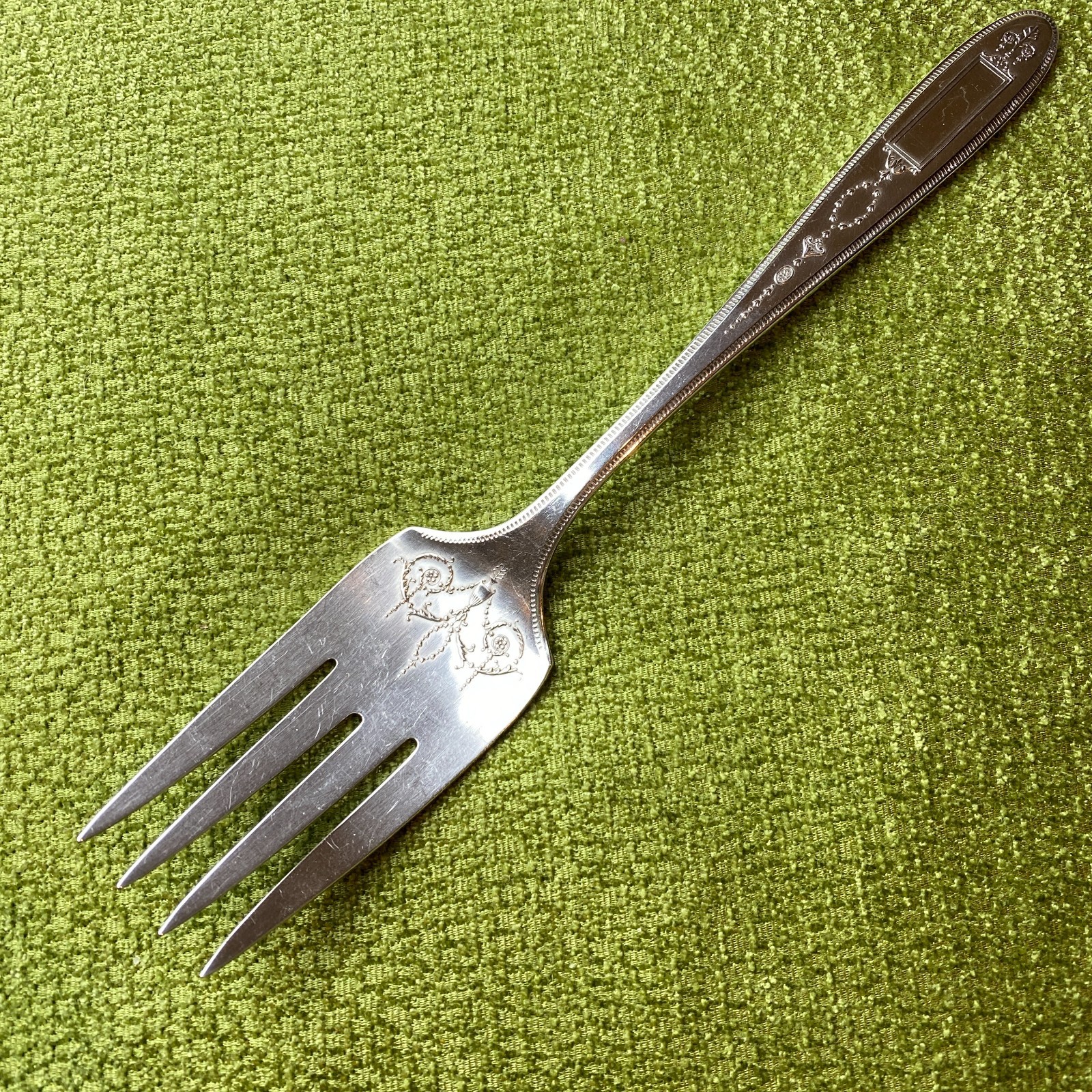 Oneida Silverplate GROSVENOR 1921 Medium Solid Cold Meat SERVING FORK No Mono