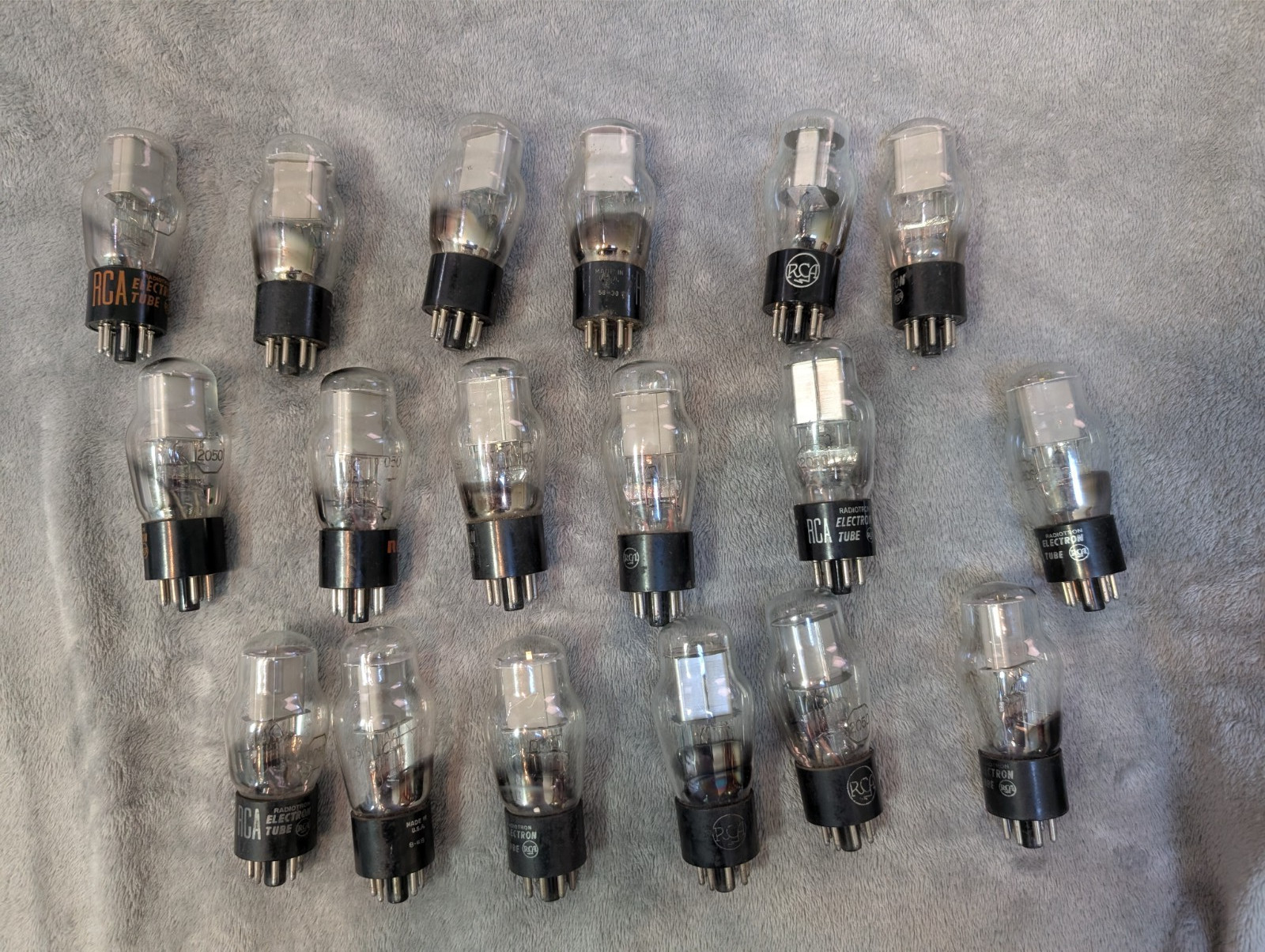 One (1) RCA 2050 VT-245 Type 2050 Vacuum Tube Tested Triplett 3444