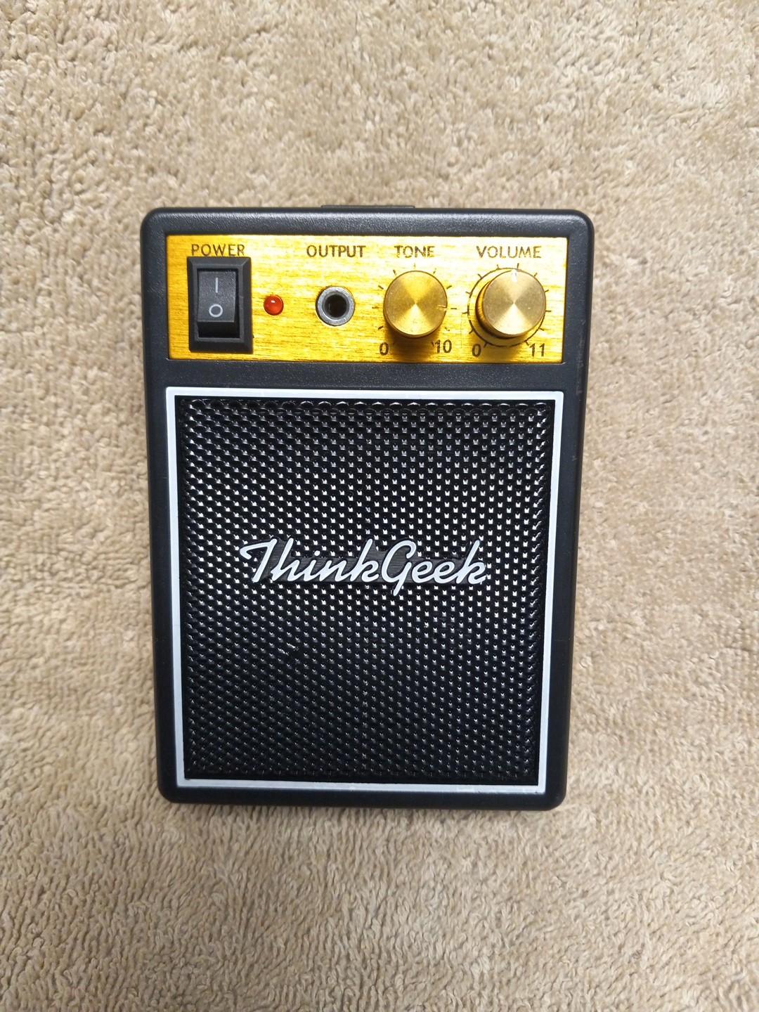 ThinkGeek Electronic Mini Music Sound Amplifier TGA811-01