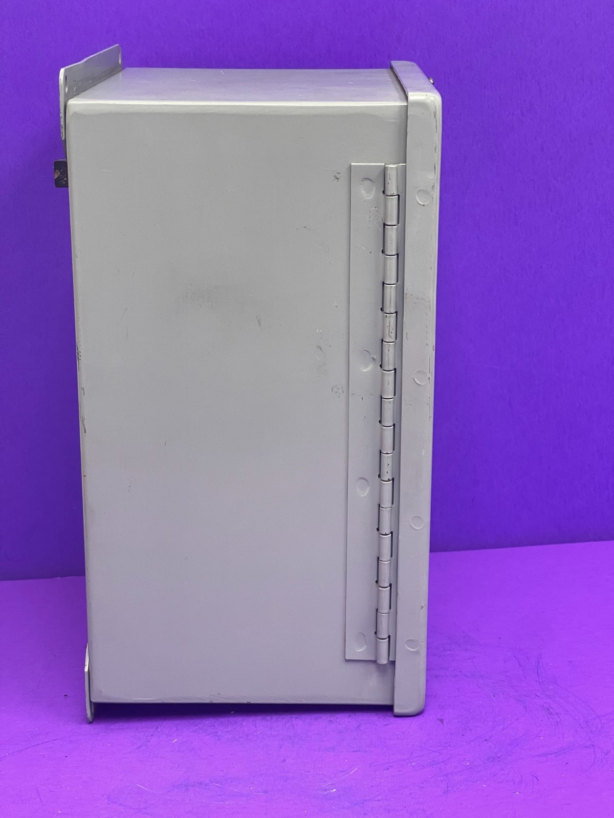 Hoffman E6PBY25, 6 Pushbutton Enclosure 11" x 7.5" x 6"