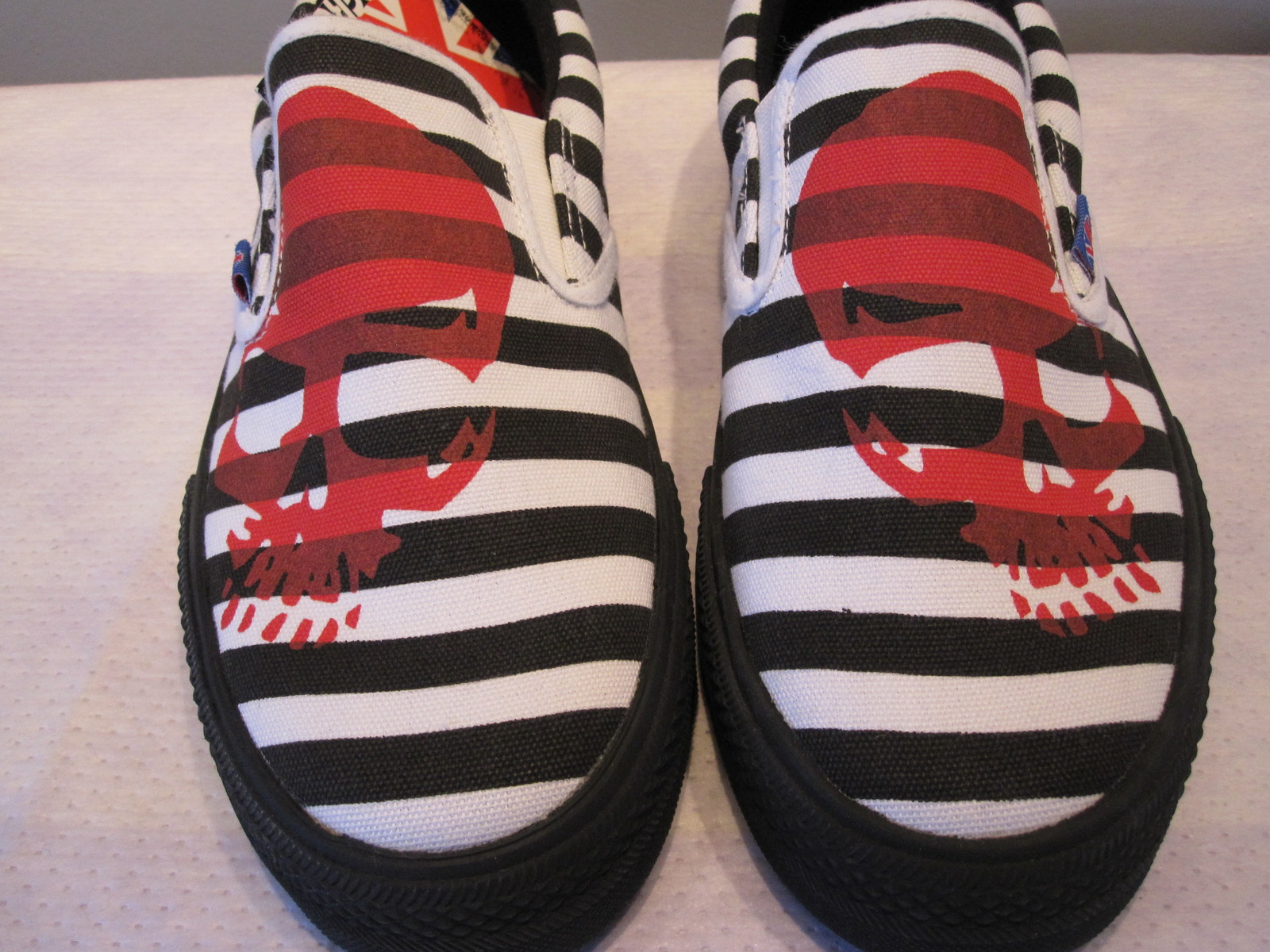 NEW UNDERGROUND SHOES SKULL JAiLHOUSE STRiPE PiRATE BOAT SNEAKERS EMO UK8 EURO42
