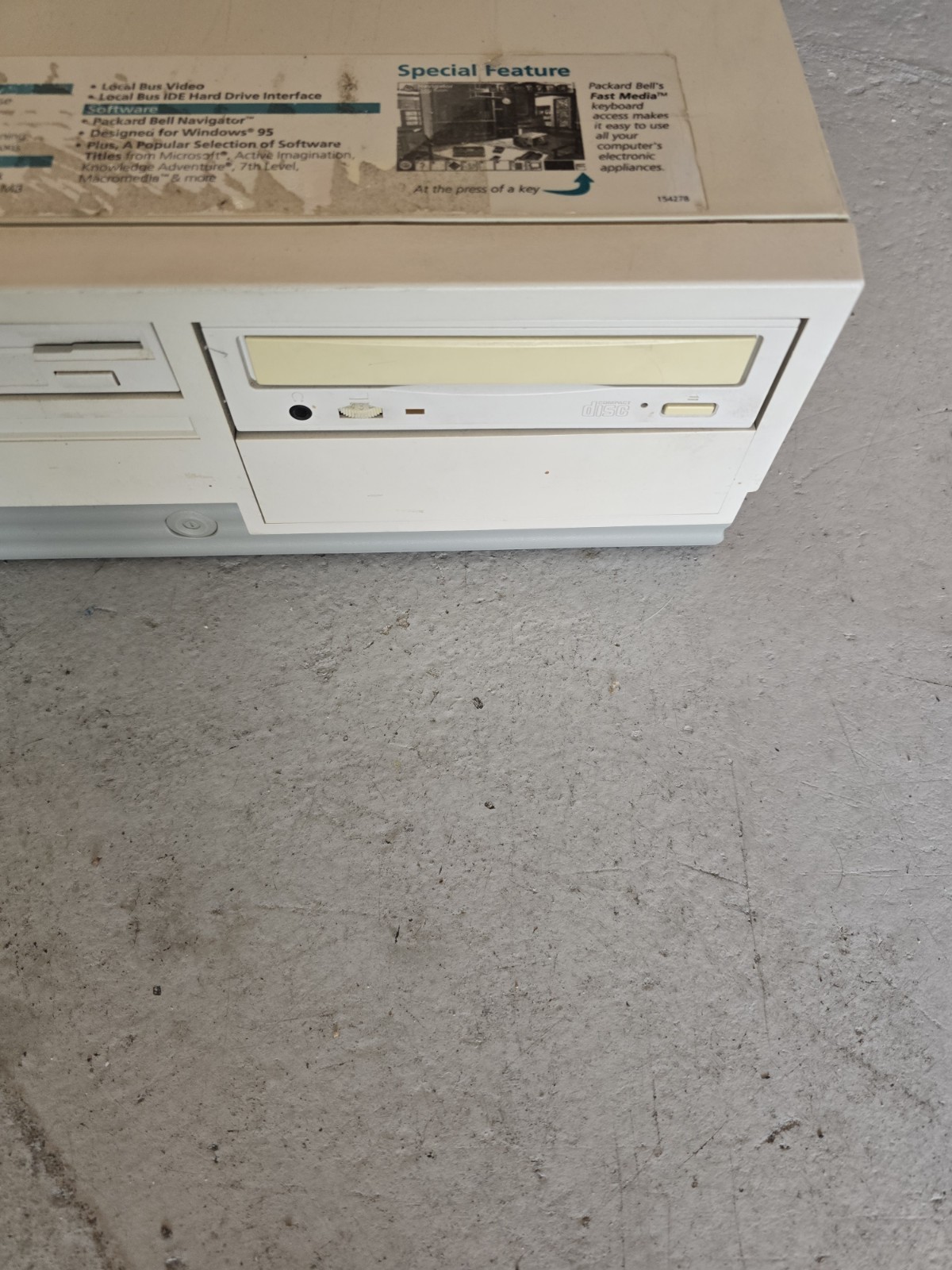Vintage Packard Bell Legend 204CD Computer *powers On, Read*