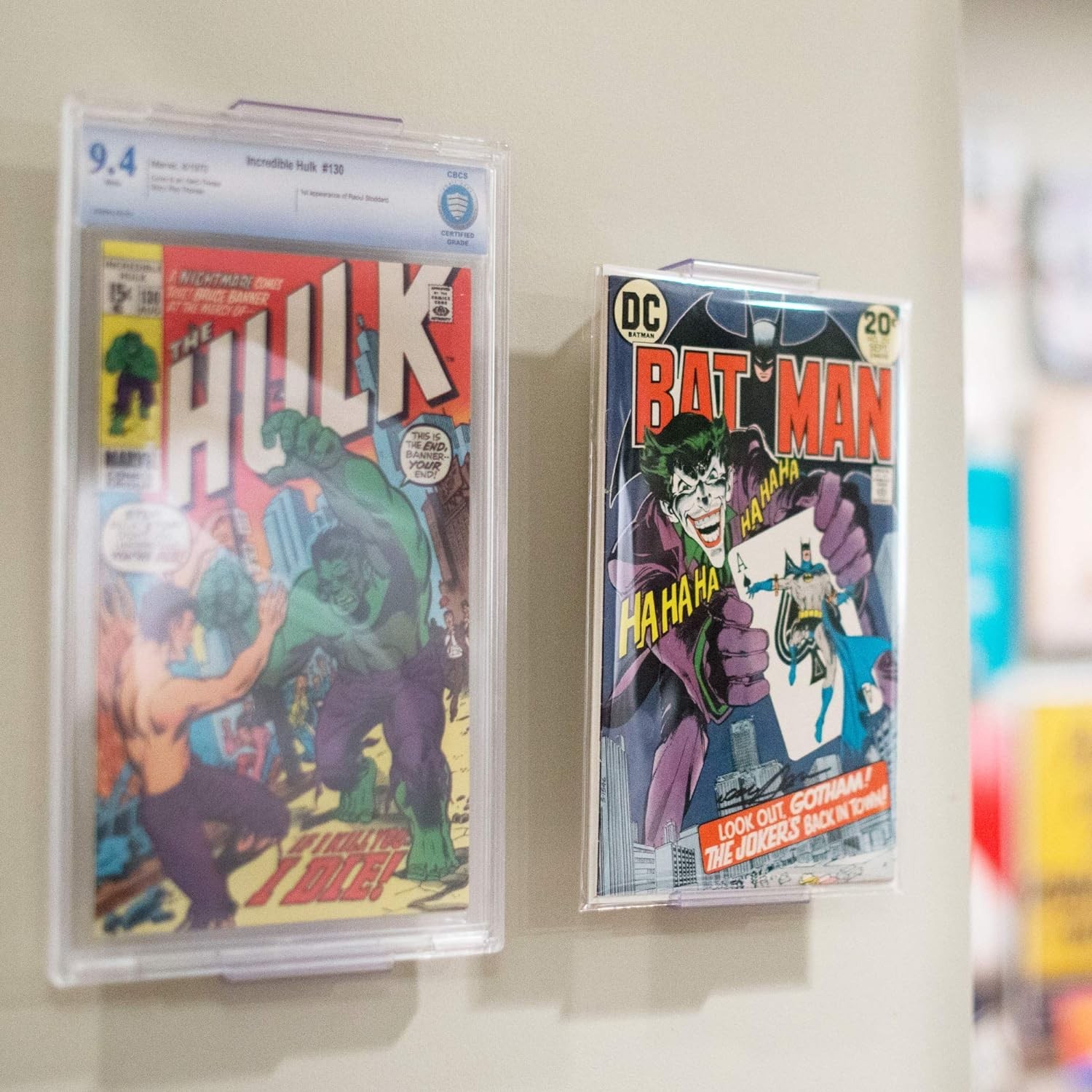 Floating Comic Book Display Stand: Adjustable Wall Mount or Shelf Usage, 1 Pack