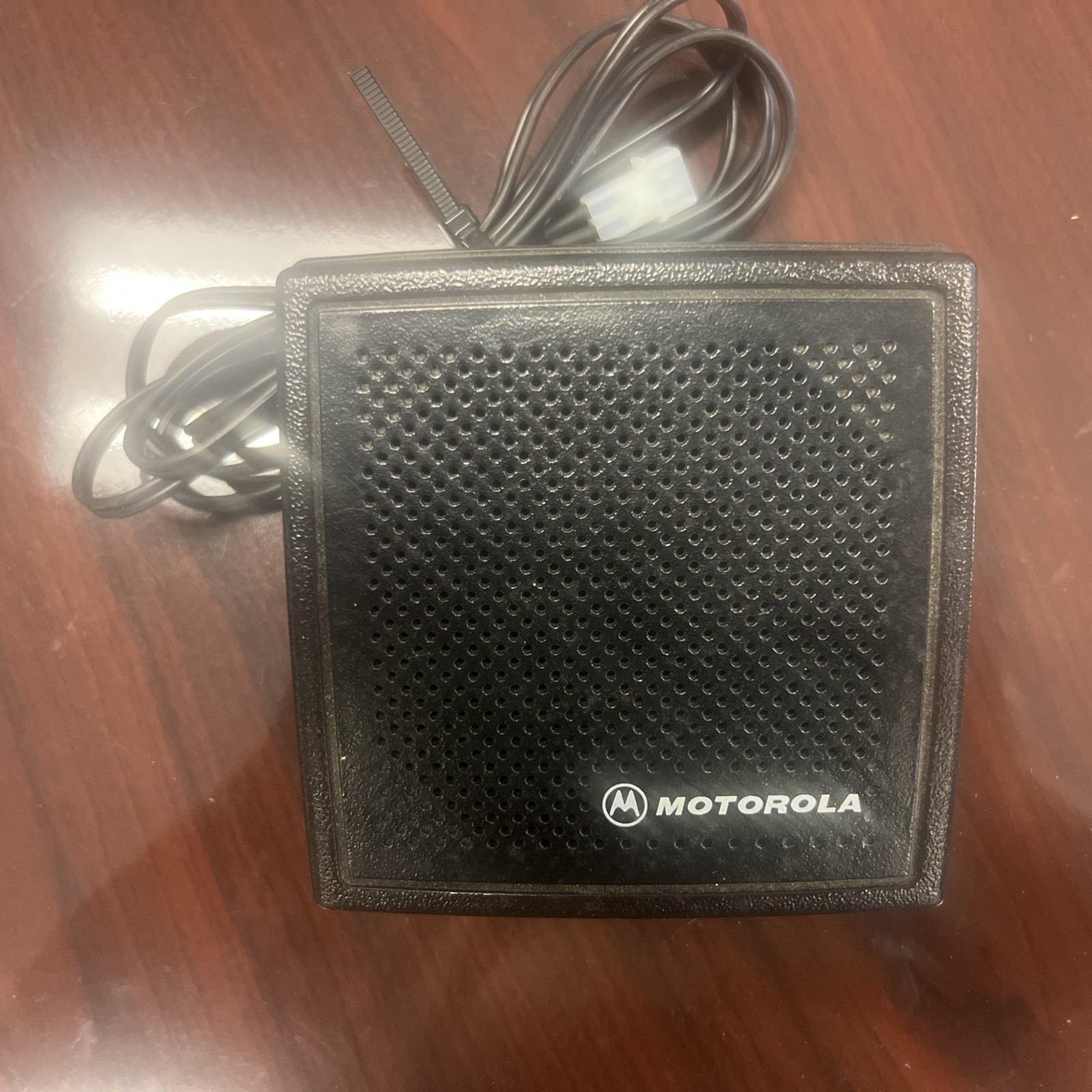 Motorola HSN 4031A Radio Speaker. Mounting Bracket Included
