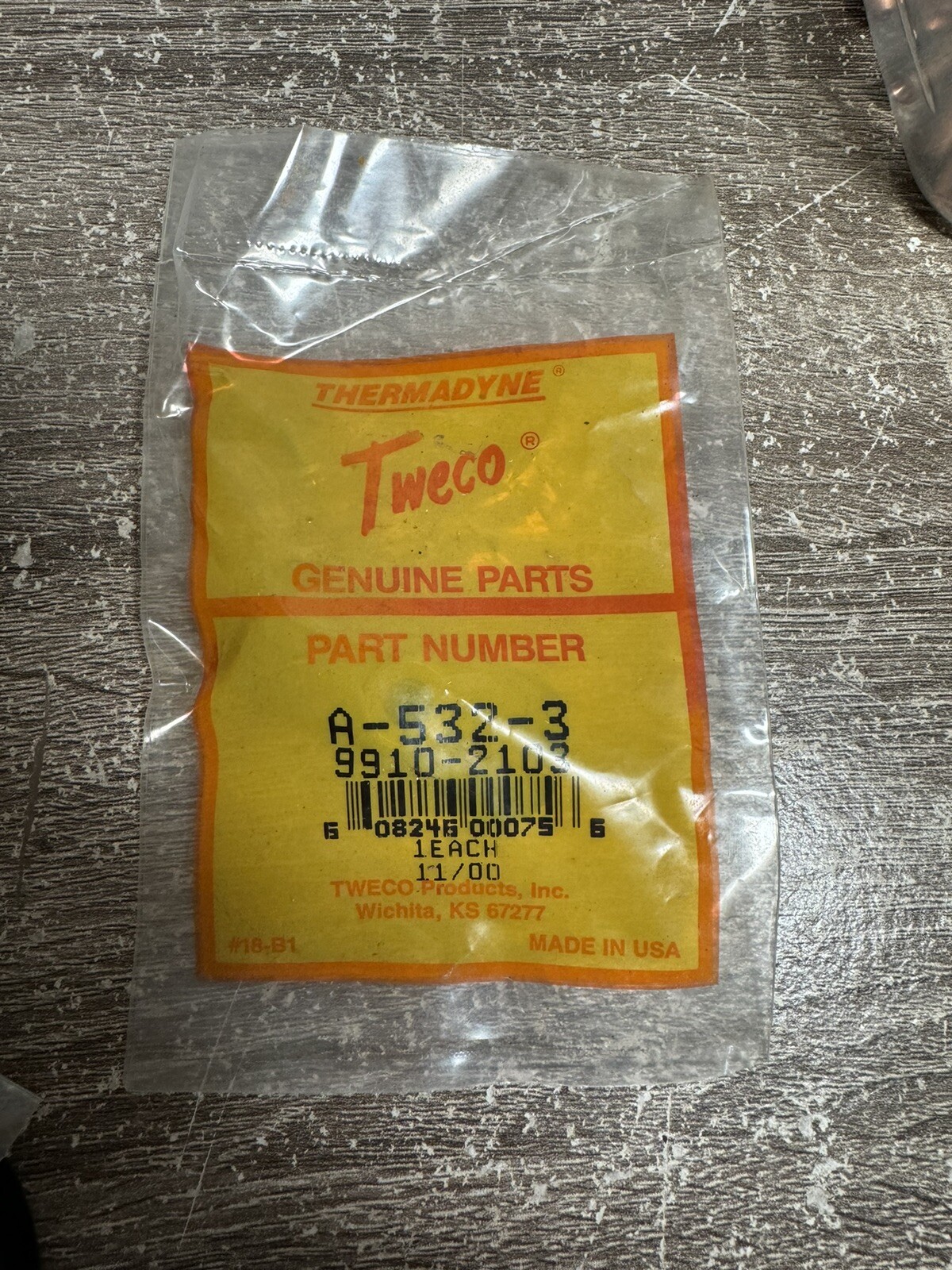 Tweco Body Insulator A-532-3 9910-2103 NOS