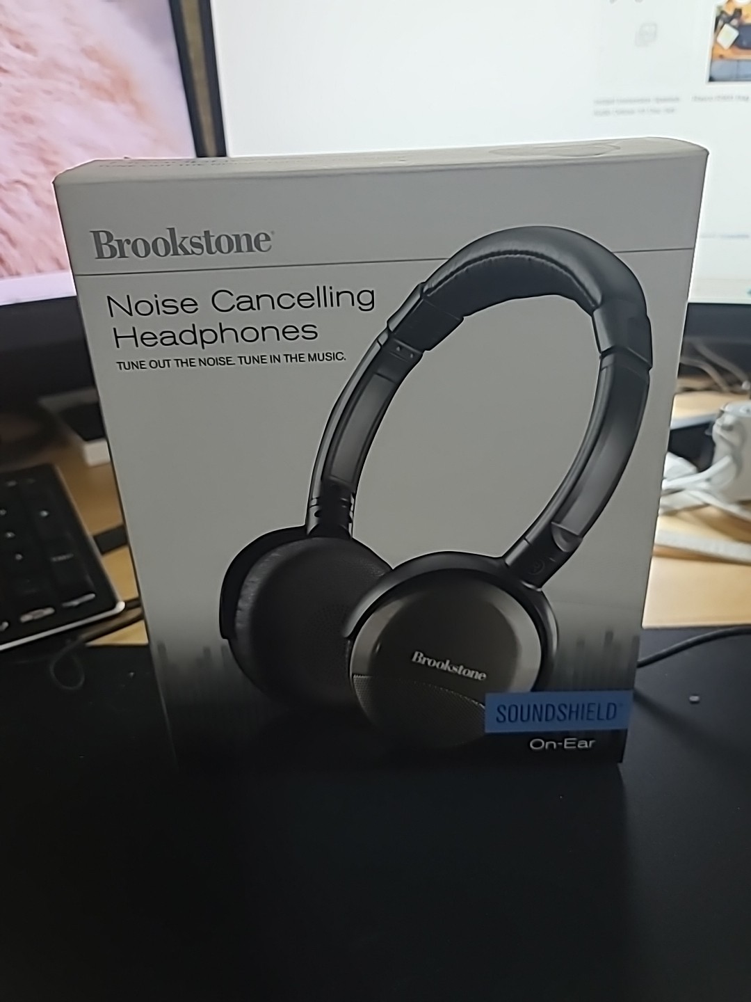 Brookstone Compact Noise Cancelling Quiet Comfort Headphones Similar to bose QC3