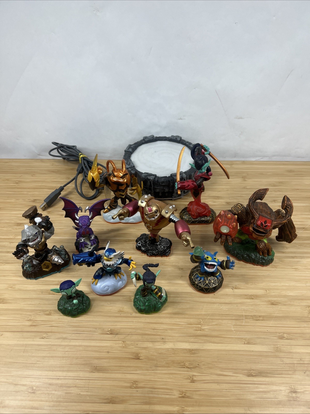 Skylanders Figure Lot w Portal of Power 10 Figures Giants Trap Team Swap Force
