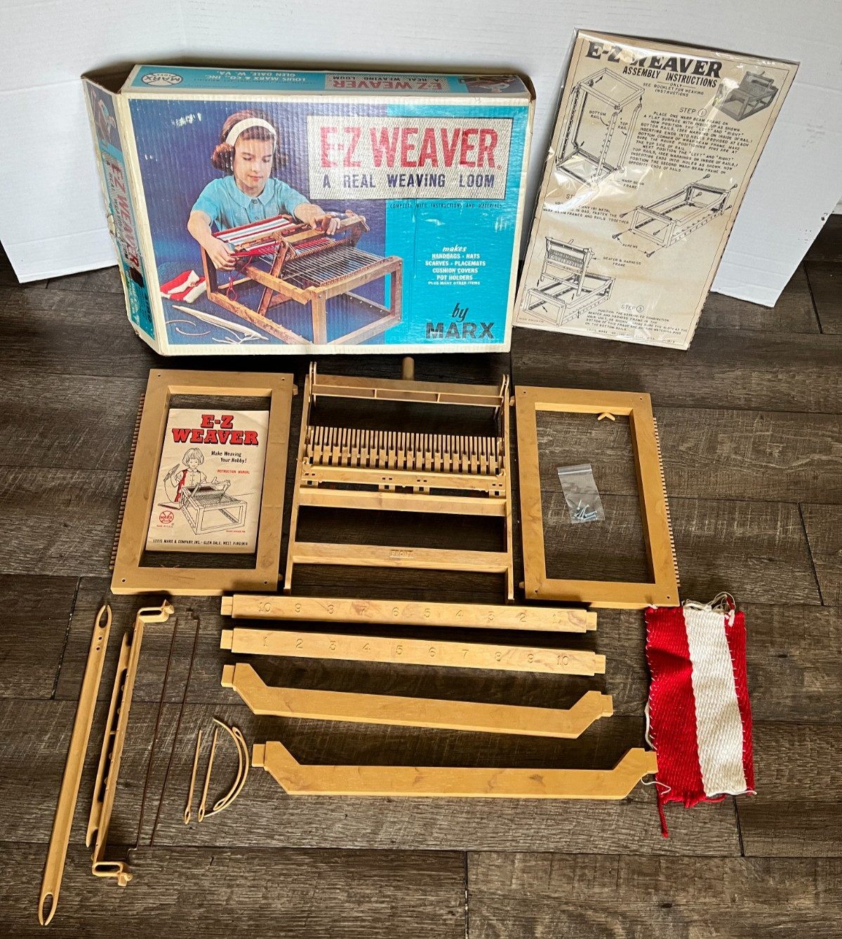 Vintage LOUIS MARX TOYS Kids E-Z Weaver-Weaving Loom Educational Hobby Set USA