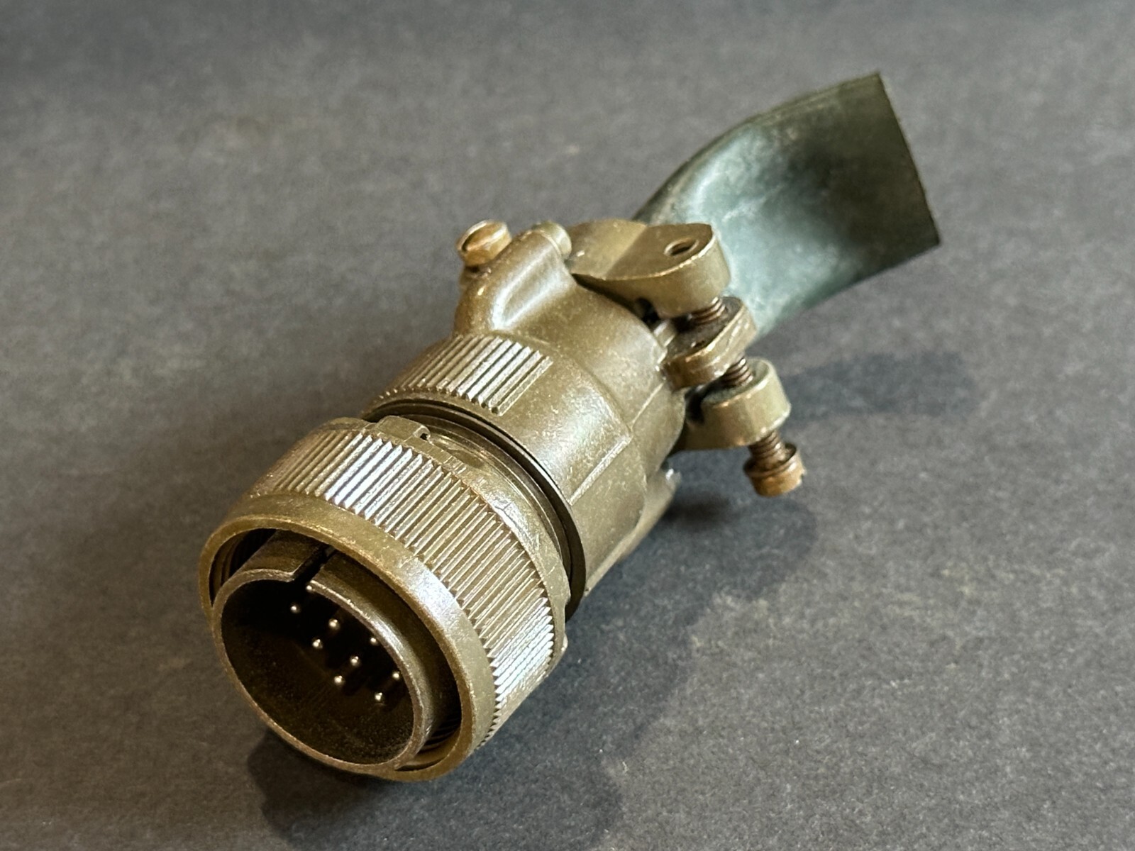 Bendix Electrical Plug Connector P/N MS3106E20-27P New