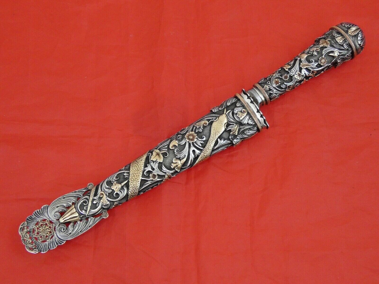 FANTASTIC QUALITY ANTIQUE GAUCHO KNIFE DAGGER SILVER 18K GOLD Hand Chased Snake