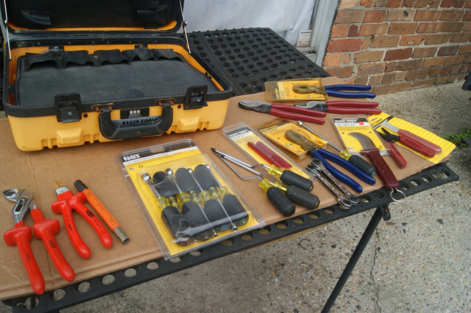 KLEIN TOOLS FOR ELECTRICIAN WITH HARD YELLOW CASE