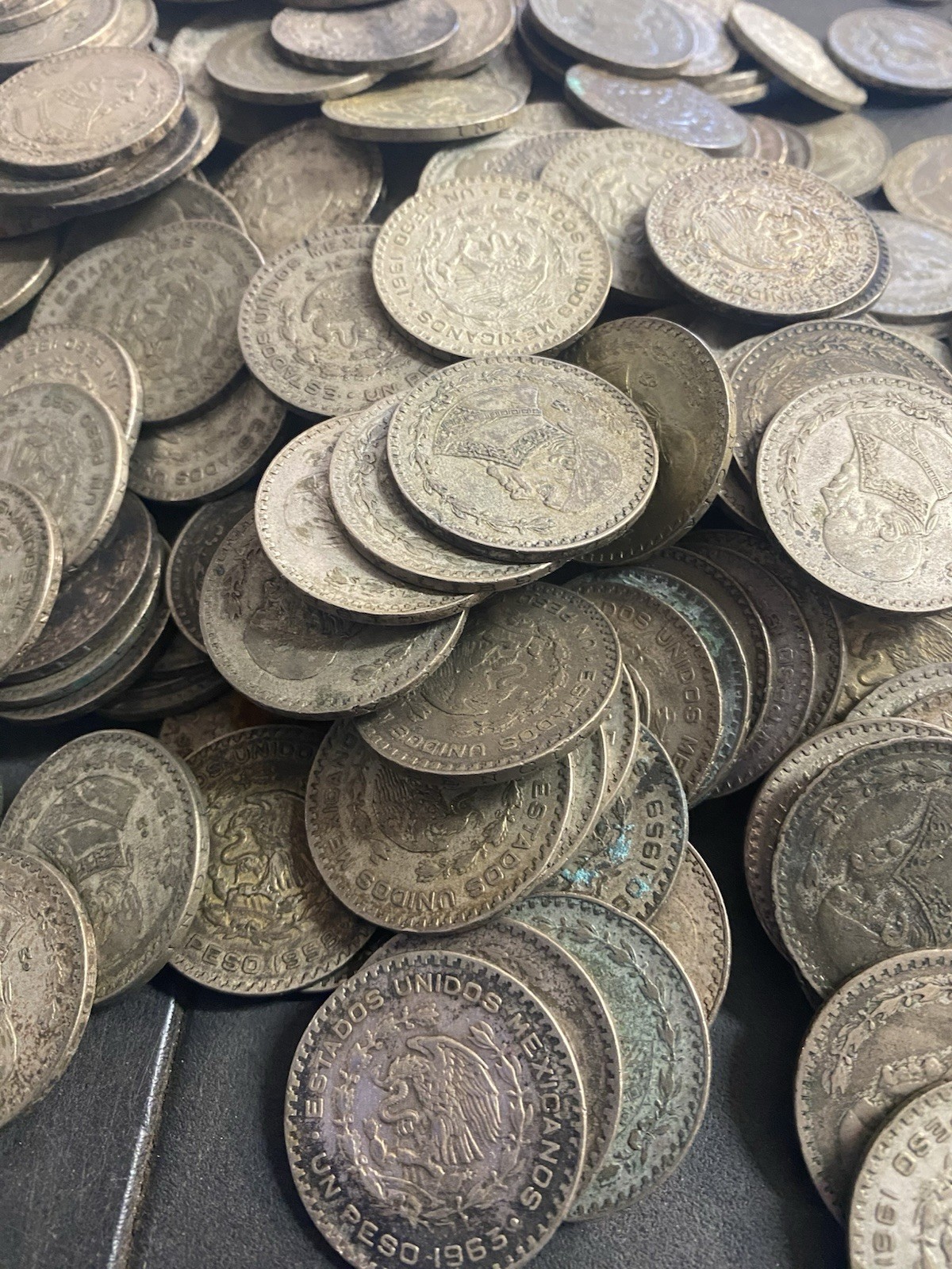 1957 - 1967 Mexico - 1 Peso - .100 Silver - KM 459 - Circulated  Un Peso Mexican