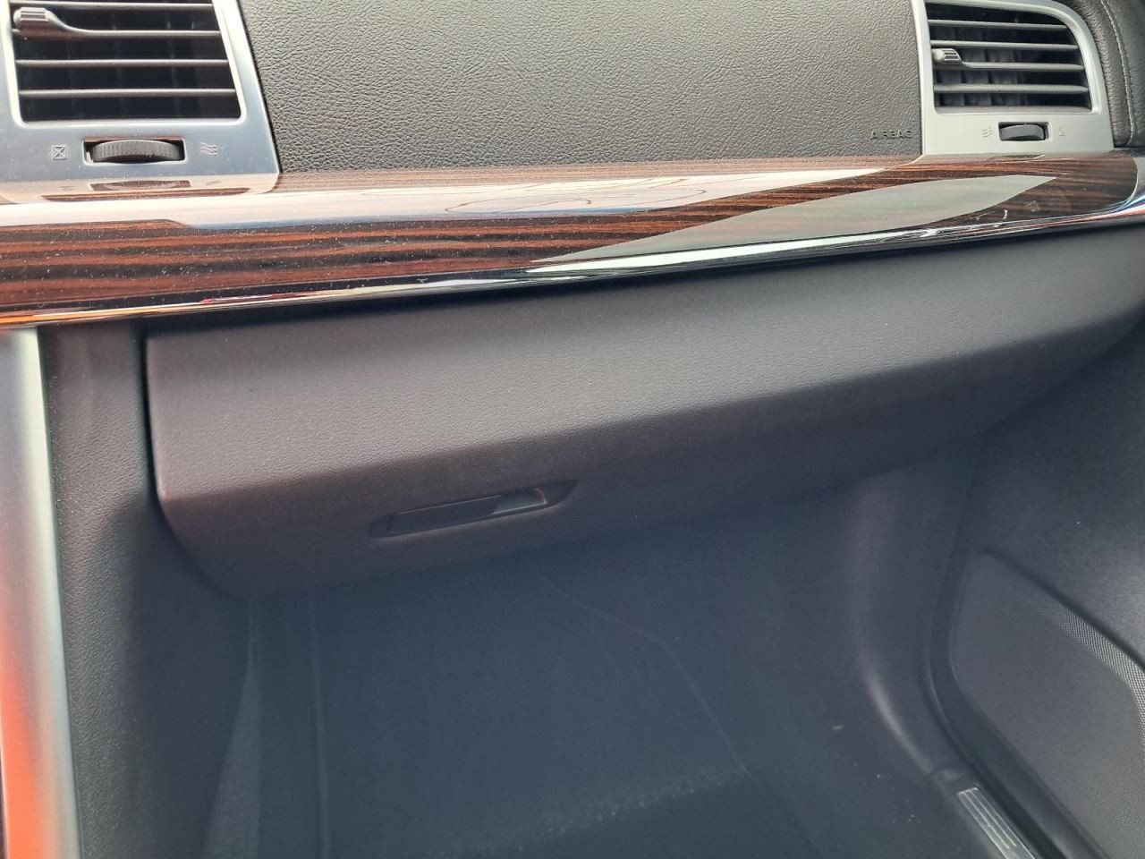 MKS 2009 Glove Box 4804243