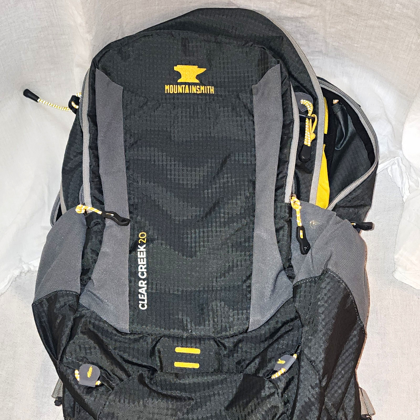 Mountainsmith Clear Creek 20 Hydration Backpack 20L Gray Yellow w 3L Bladder Hik
