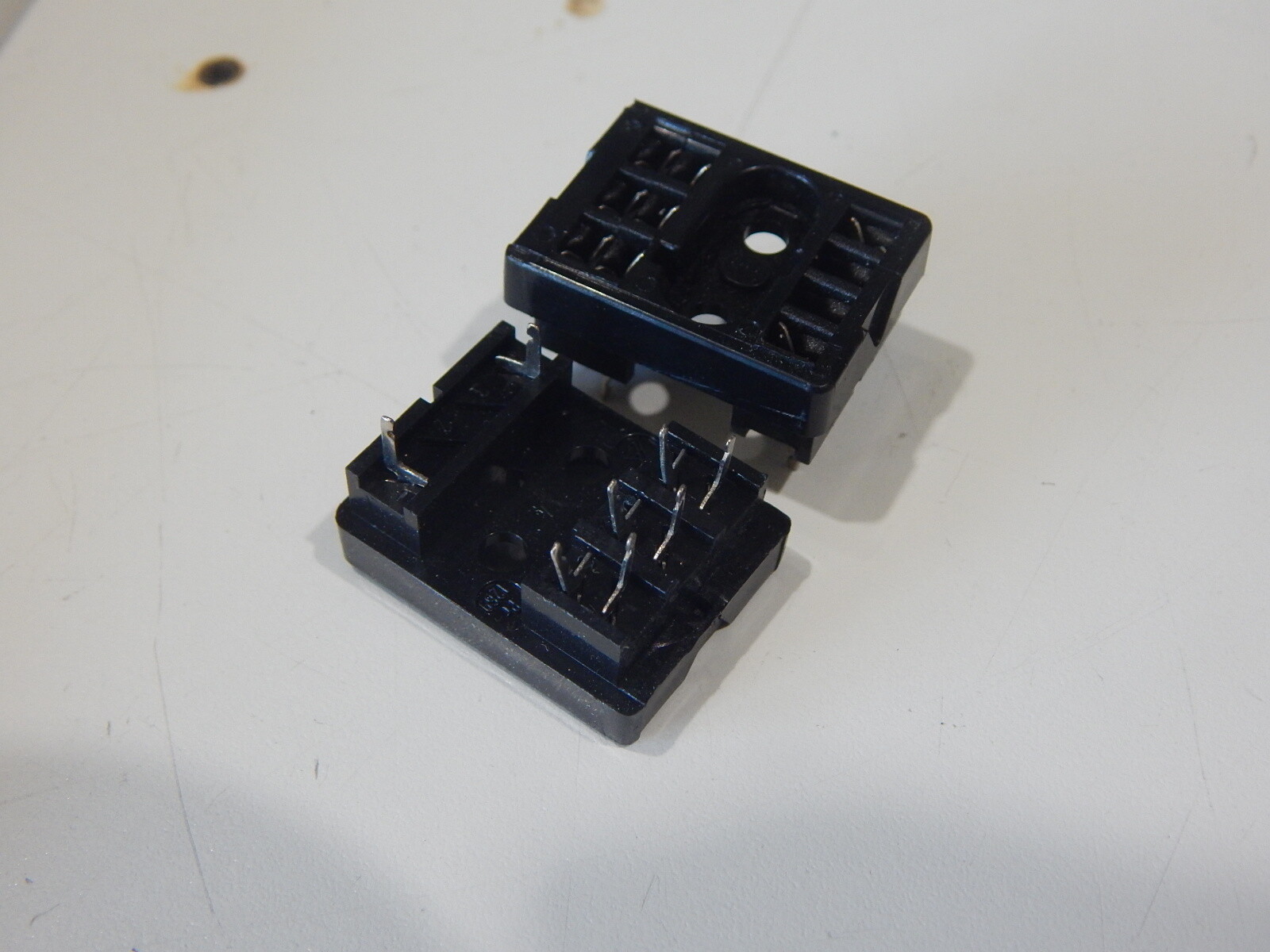 ST140-A1 AZ420 RELAY SOCKET 6 POS 5.08mm Solder ST Thru-Hole - LOT OF 2 SOCKETS