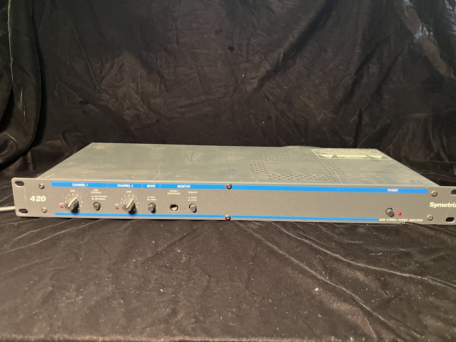 Symetrix 420 Stereo Power Amplifier - Powers On