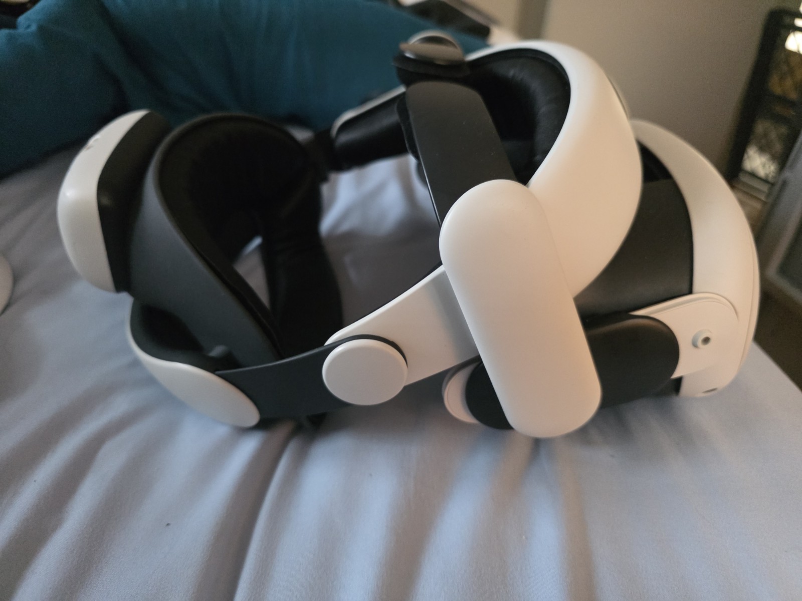 Meta Quest 3 128GB VR Headset w/BOBO VR S3 Pro Head Strap
