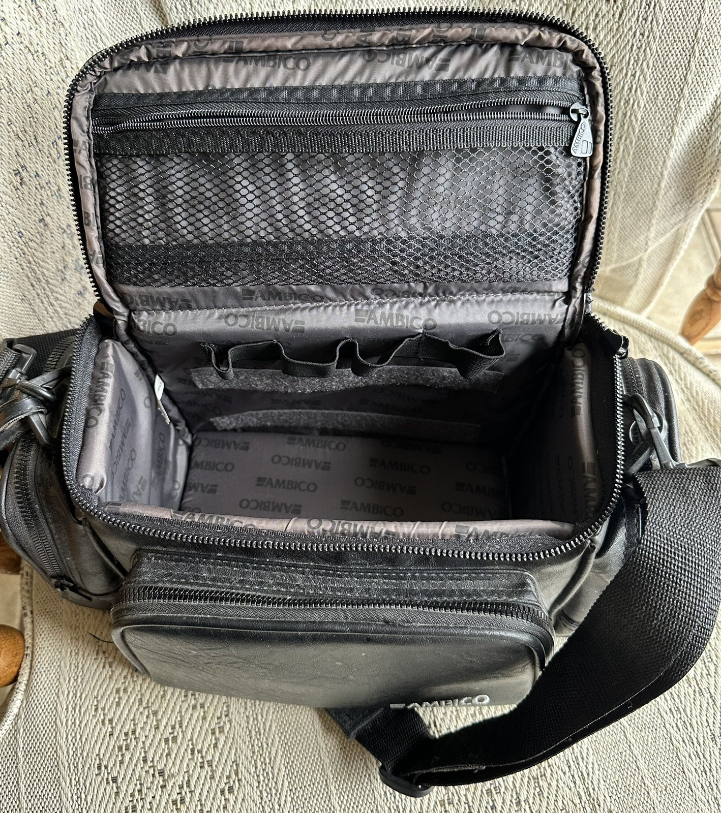 VTG Ambico Black Shoulder Strap Camera Bag Case Padded Multiple Compartments