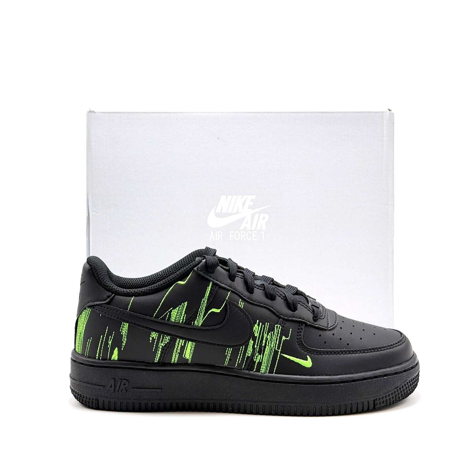 *NEW* Youth Grade-School NIKE Air Force 1 LV8 BLACK/GREEN STRIKE (HV4763 001)👍