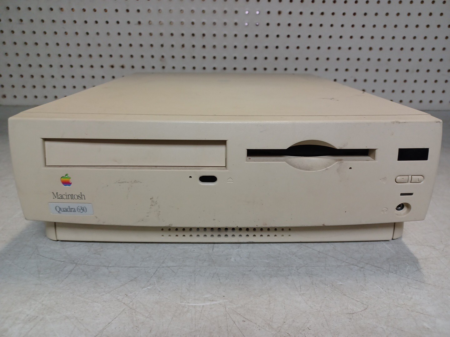 Apple Macintosh Quadra 630 Beige - NO HDD Broken Clips Brittle Plastic -UNTESTED