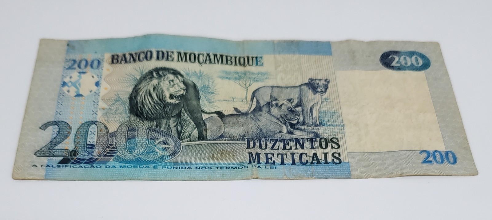 2006 Mozambique 200 Meticais Circulated Banknote