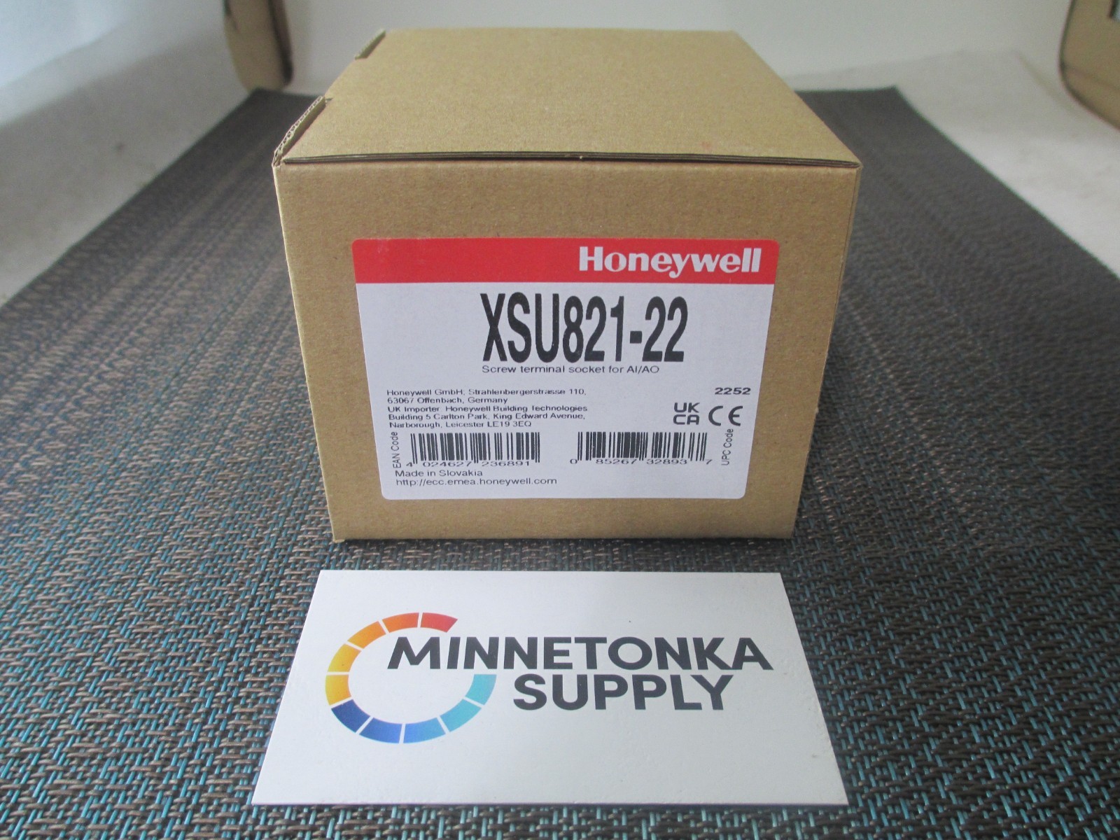 Honeywell XSU821-22 Screw Terminal Socekt For AI/AO NEW!
