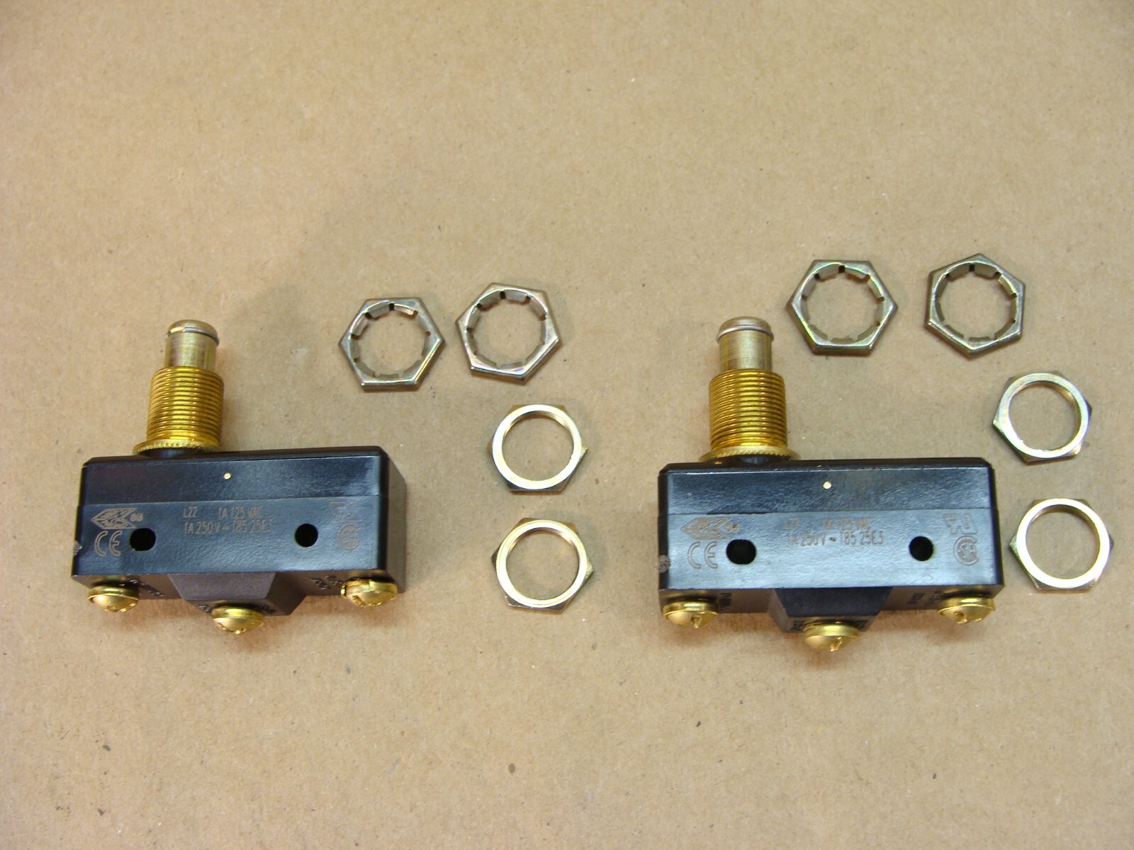 NEW lot of 2 Snap Action micro switch BZ-2RQ172-A2 MX 125VAC 250VAC