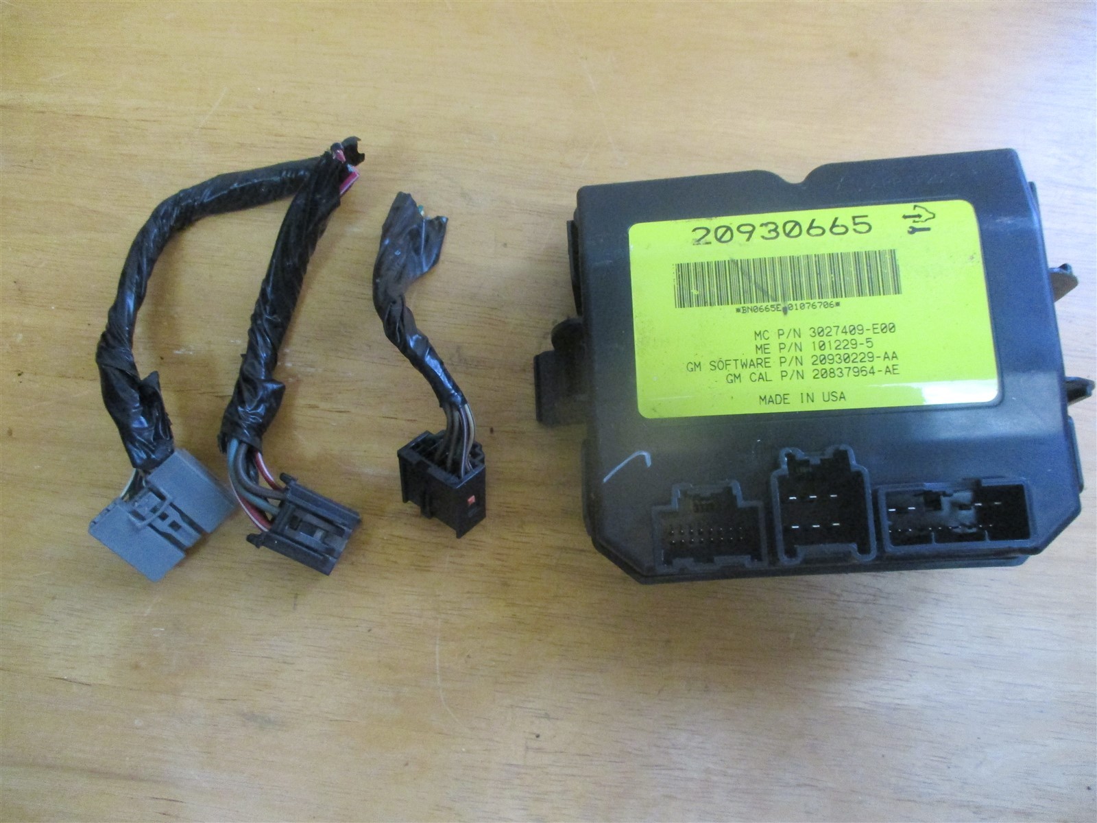 WITH PIGTAILS. 10 11 12 13 14 15 Cadillac SRX liftgate control module, 20930665